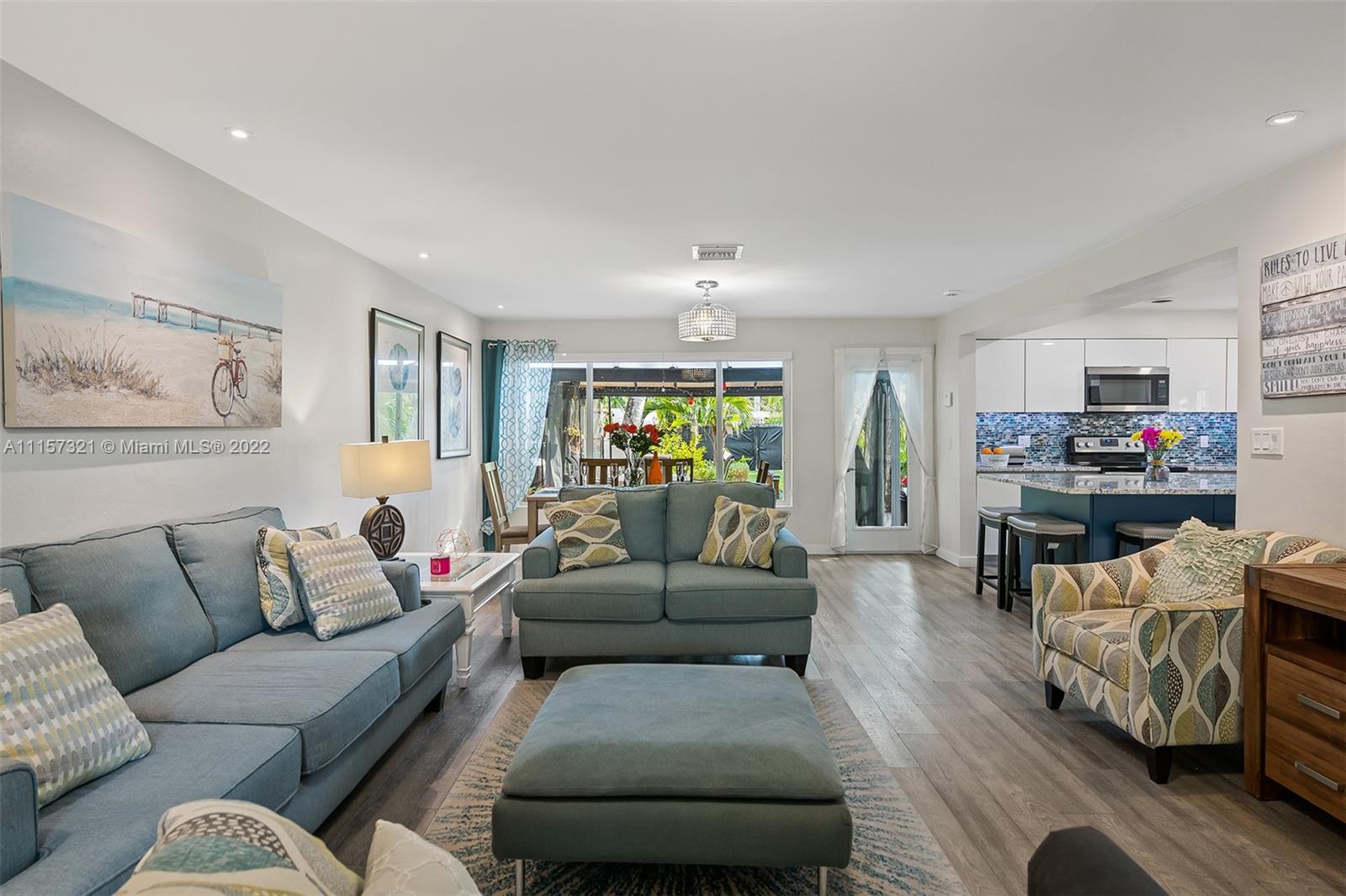 HOLLYWOOD LAKES SEC - Residential