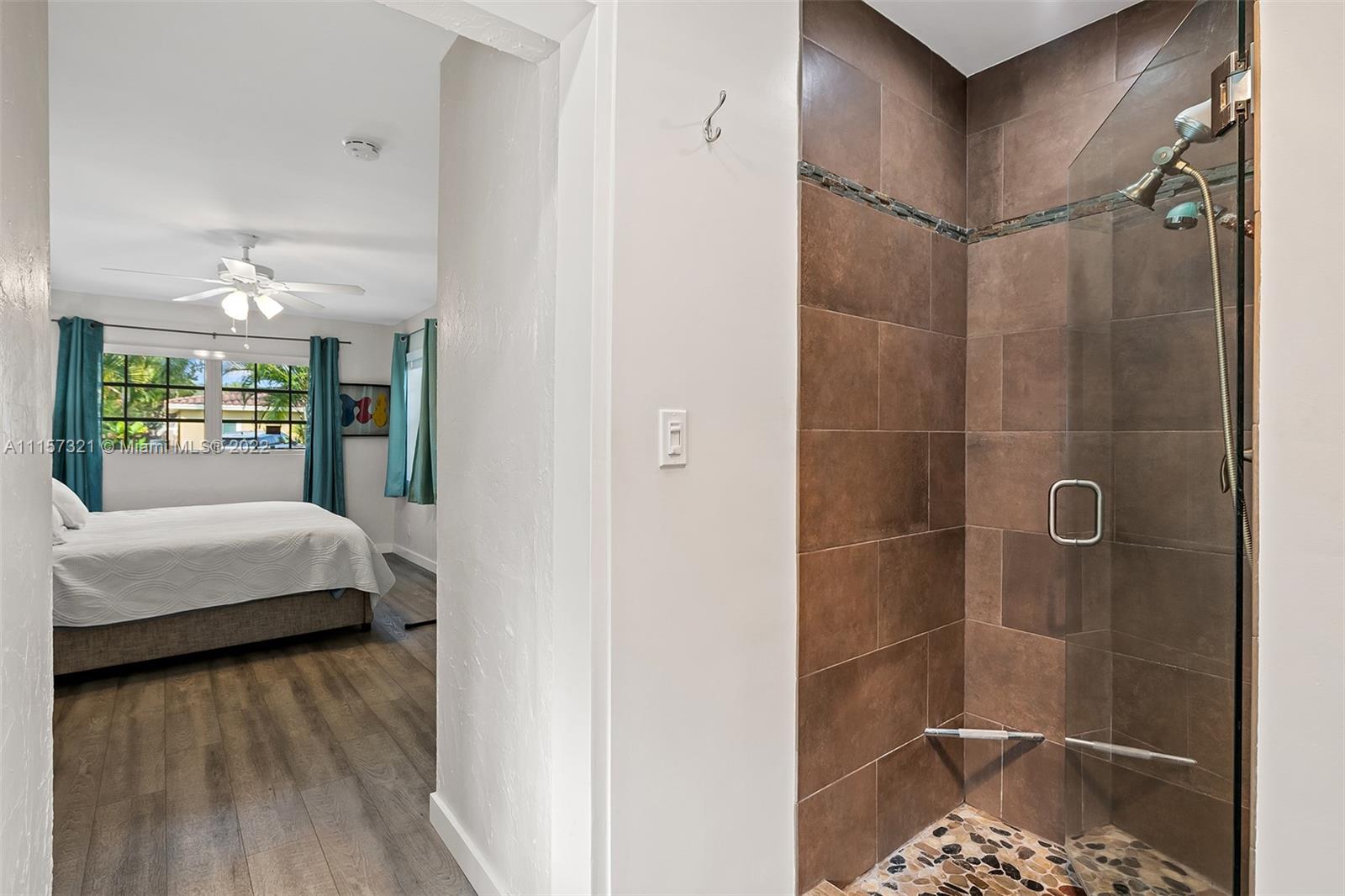 HOLLYWOOD LAKES SEC - Residential