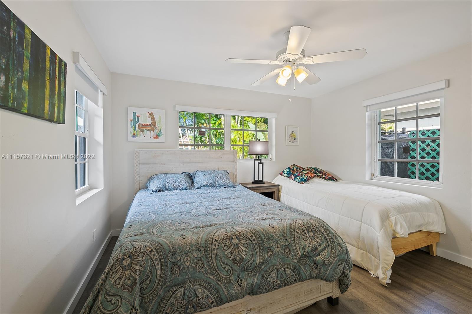 HOLLYWOOD LAKES SEC - Residential