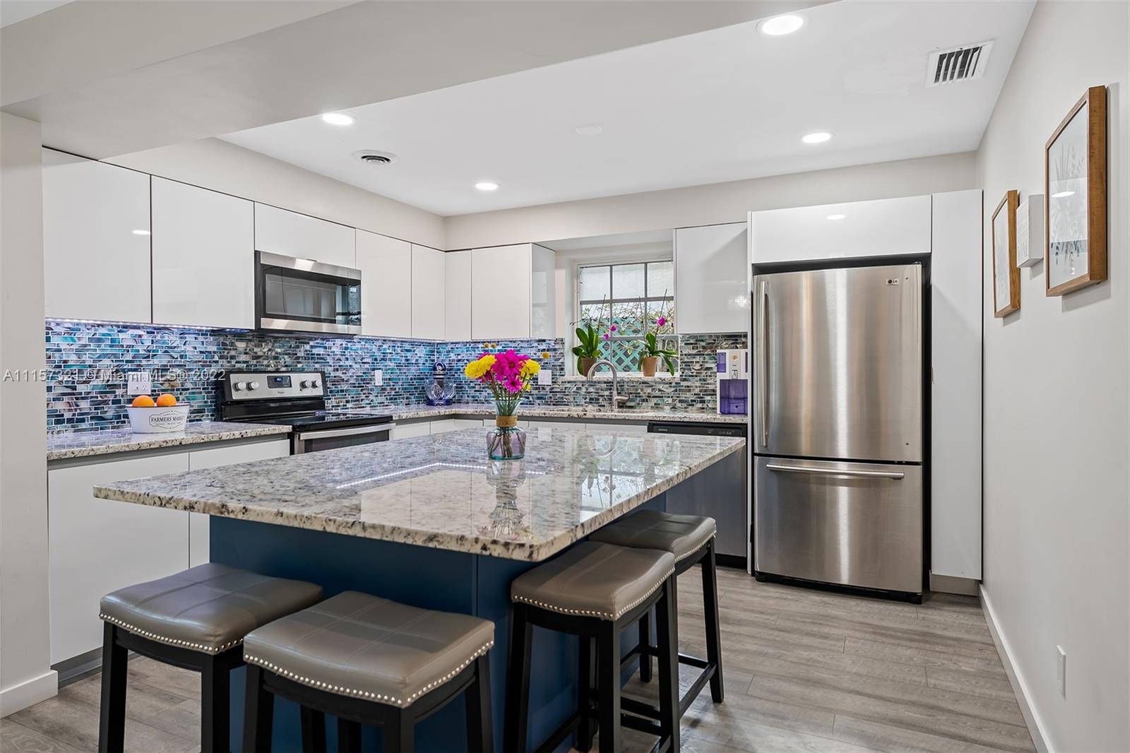 HOLLYWOOD LAKES SEC - Residential