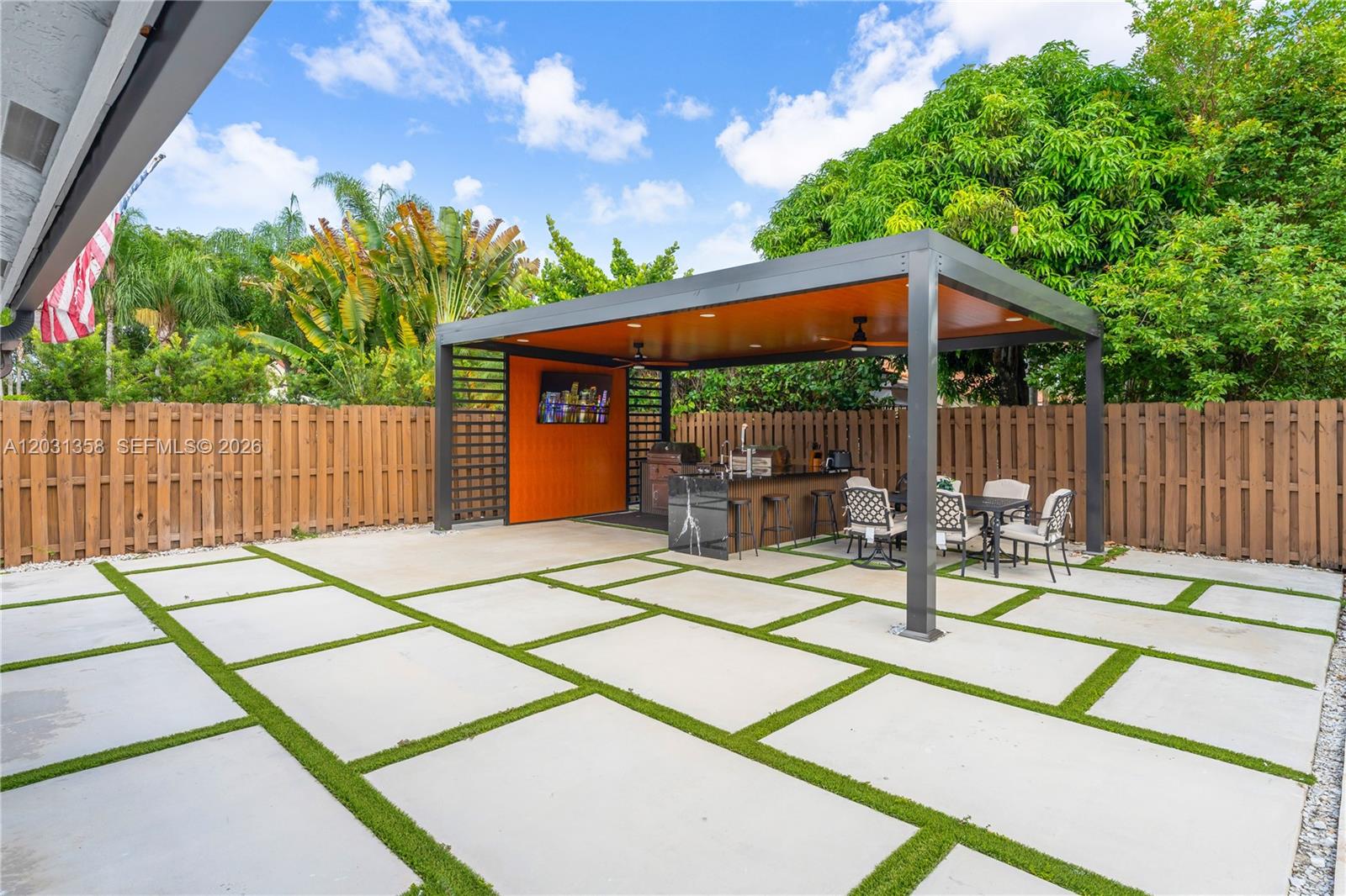 OAKWOOD AT THE HAMMOCKS - Residential