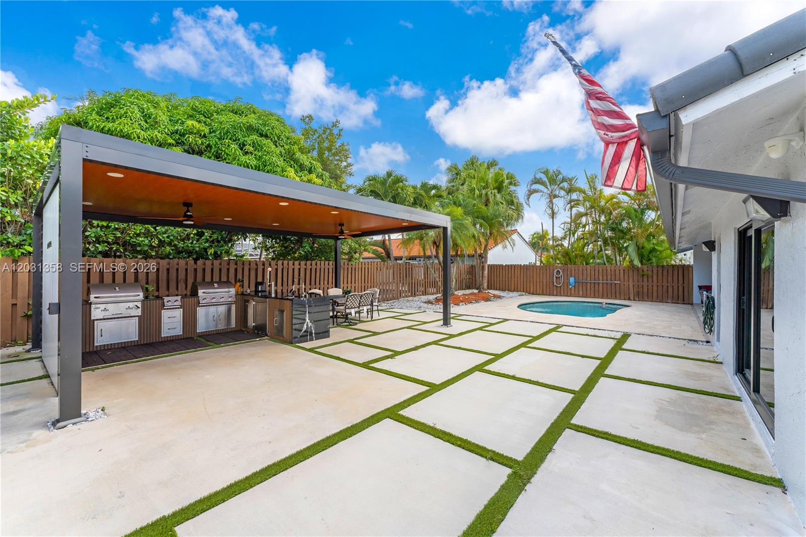OAKWOOD AT THE HAMMOCKS - Residential