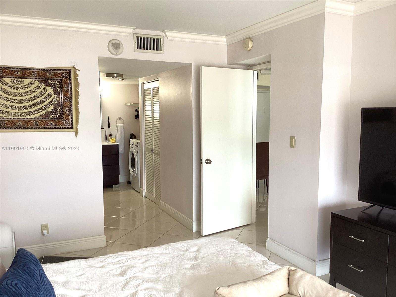 WINSTON TOWERS 700 CONDO - Residential Lease