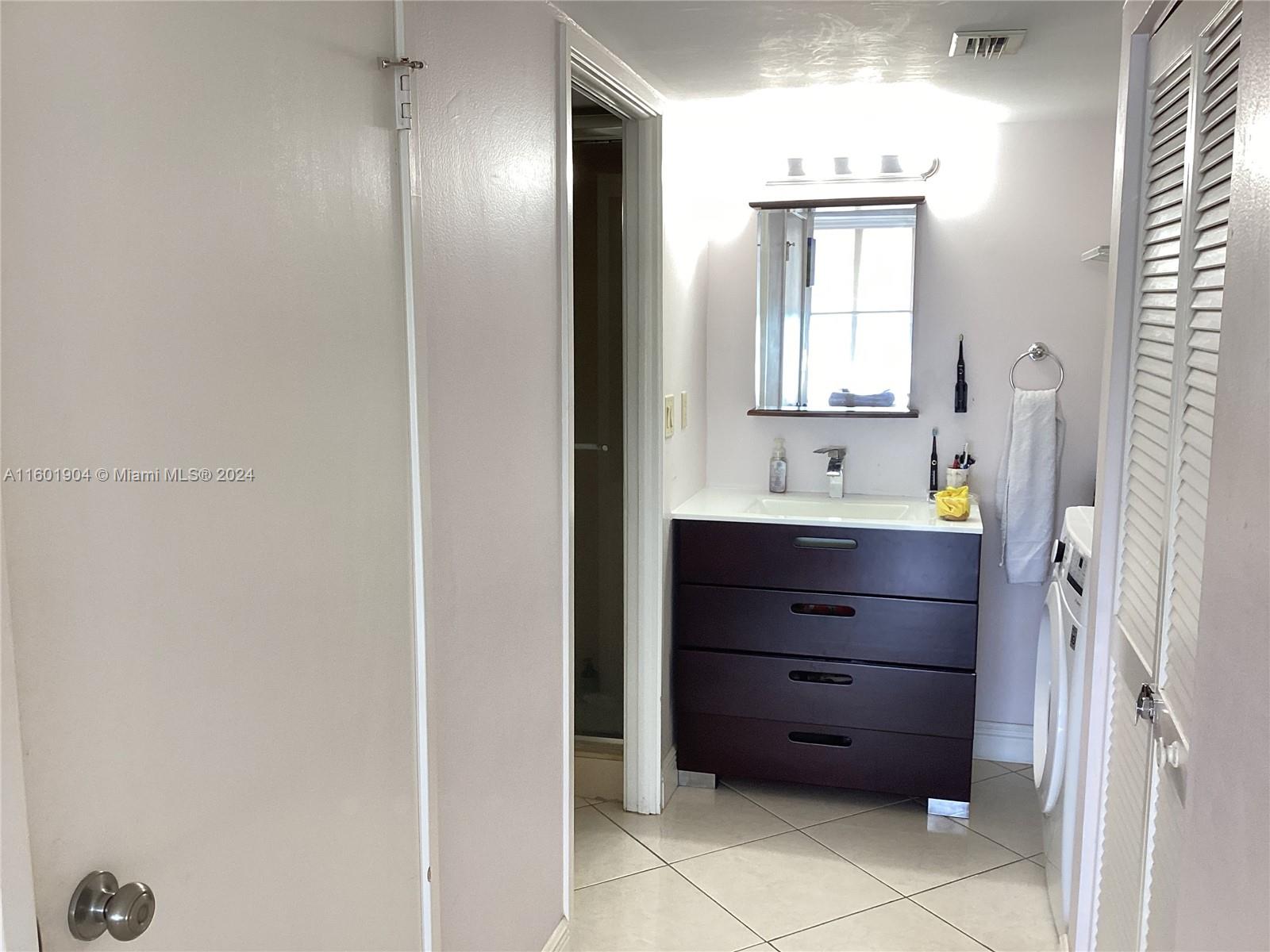 WINSTON TOWERS 700 CONDO - Residential Lease