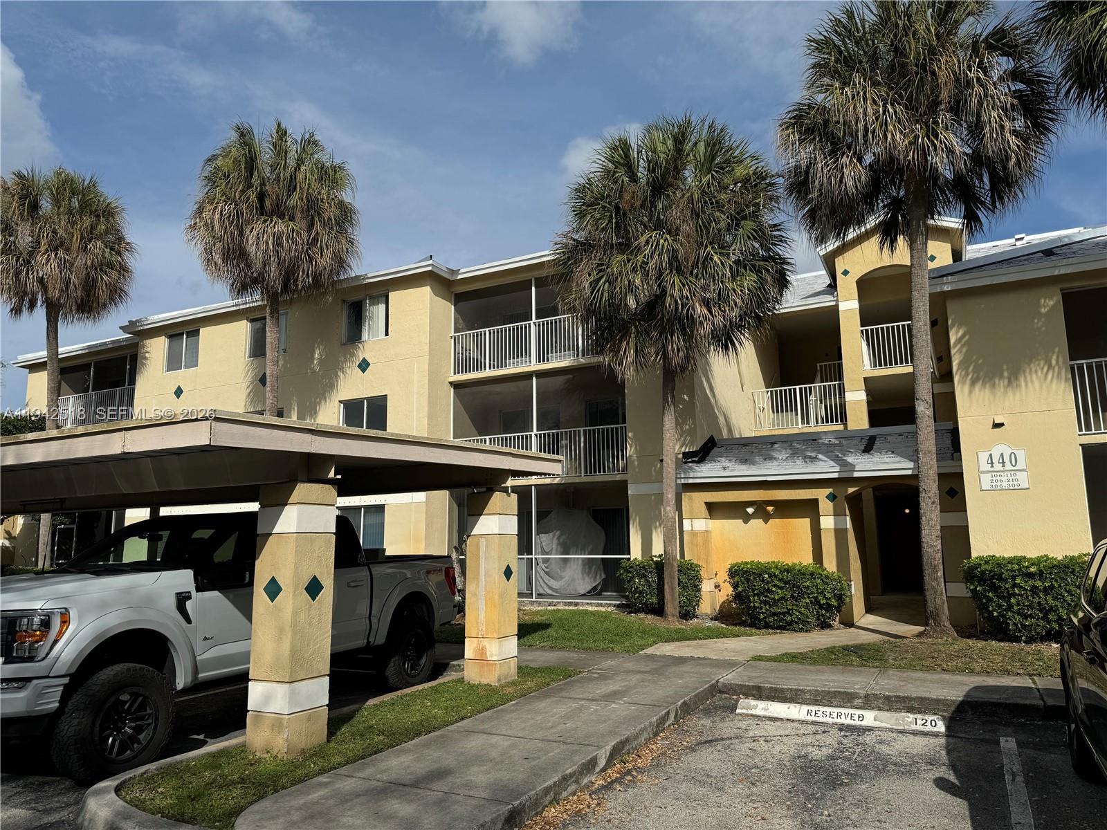 Very nice condo unit on hollywood blvd and I95, next to golf course. Unit has been completely remodeled, 3bedrooms, 2bathrooms, porcelain floors, granite countertops and stainless steel appliances. Property located a few minutes from Young's circle, Hollywood beach and hardrock Casino. Great location.