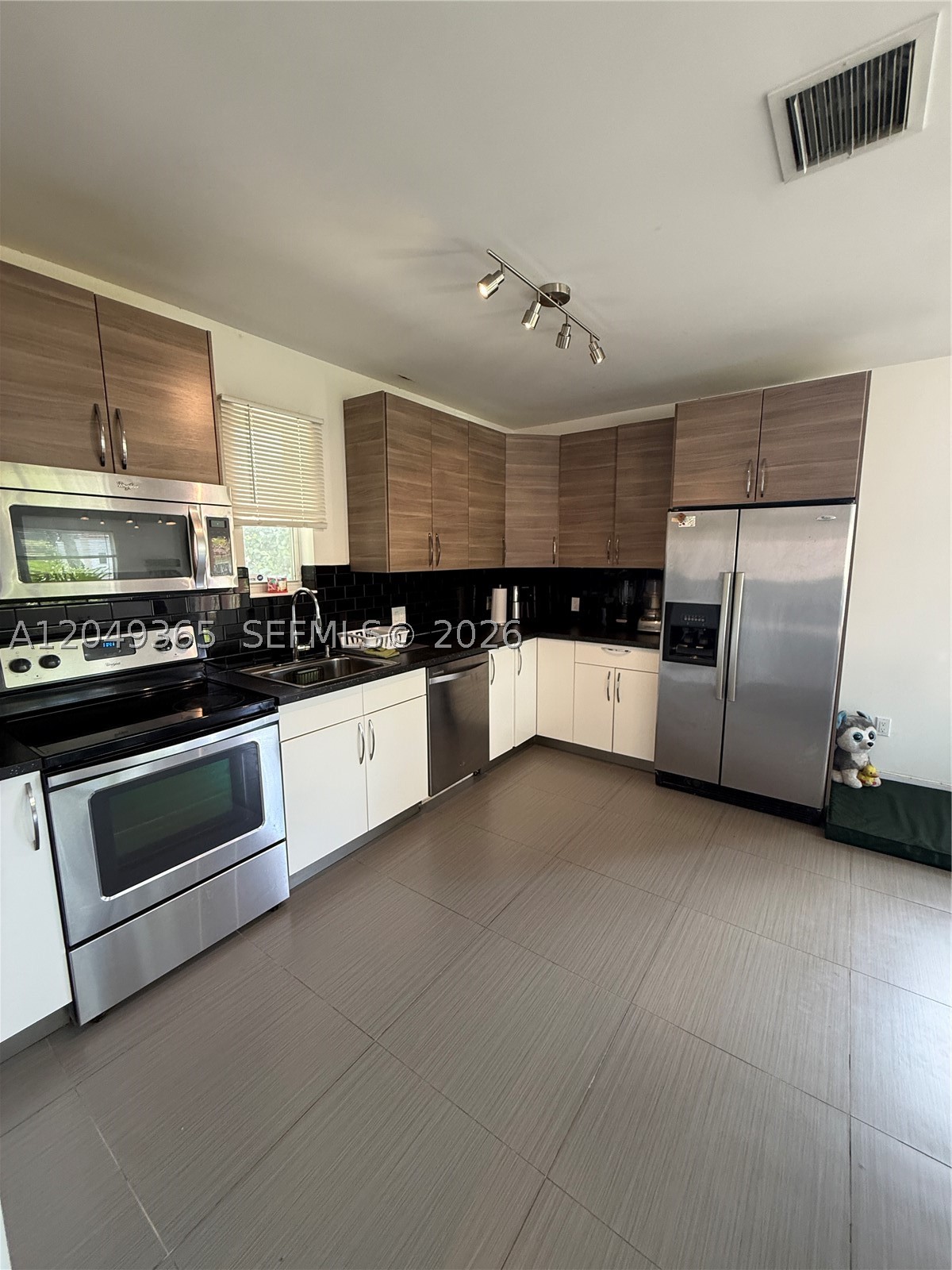 ALHAMBRA HEIGHTS - Residential Lease