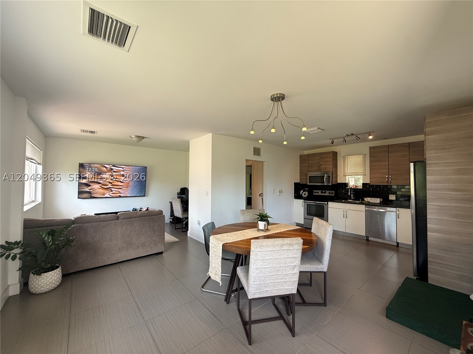 ALHAMBRA HEIGHTS - Residential Lease