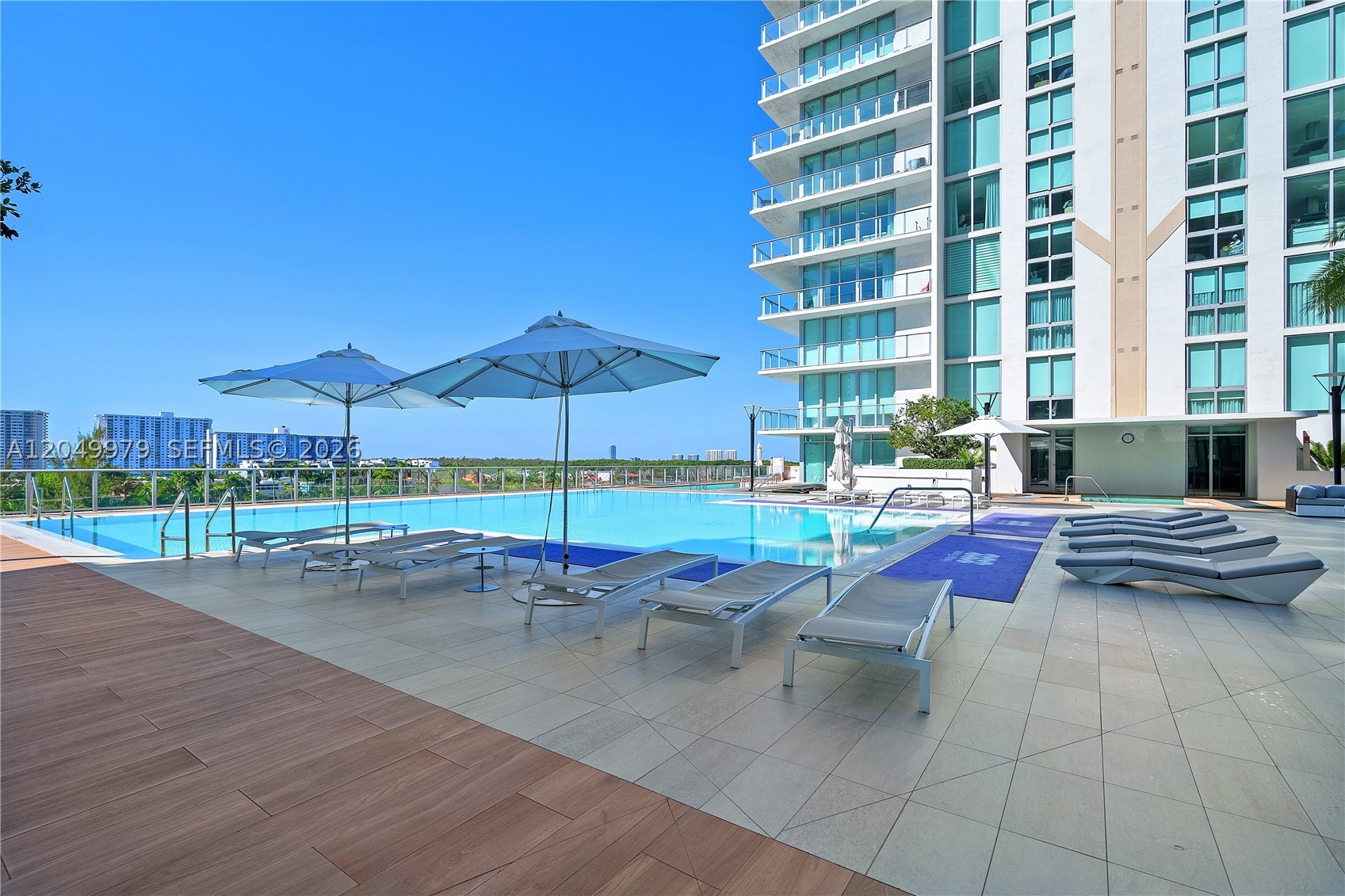 PARQUE TOWERS CONDO - Residential