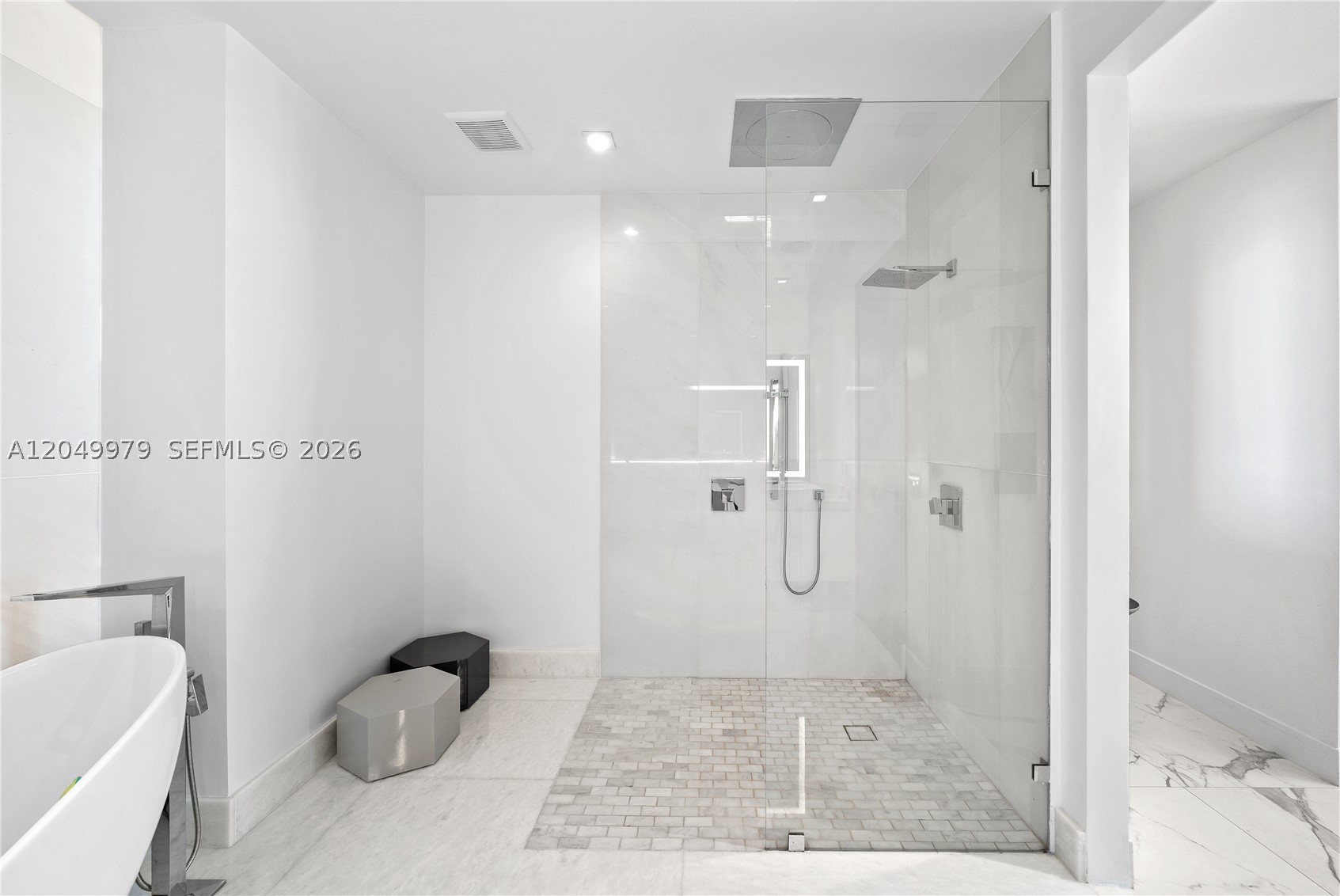 PARQUE TOWERS CONDO - Residential
