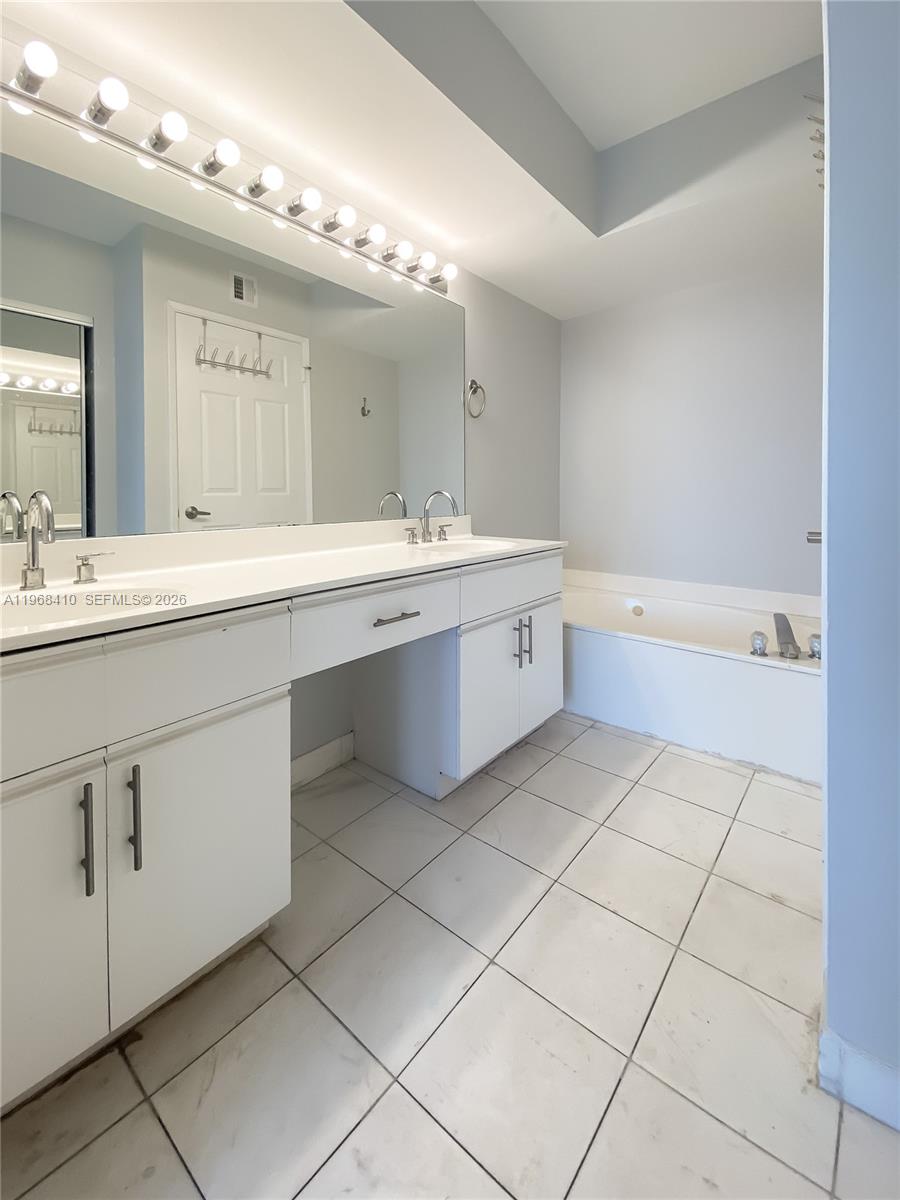 MYSTIC POINTE TOWER 600 C - Residential
