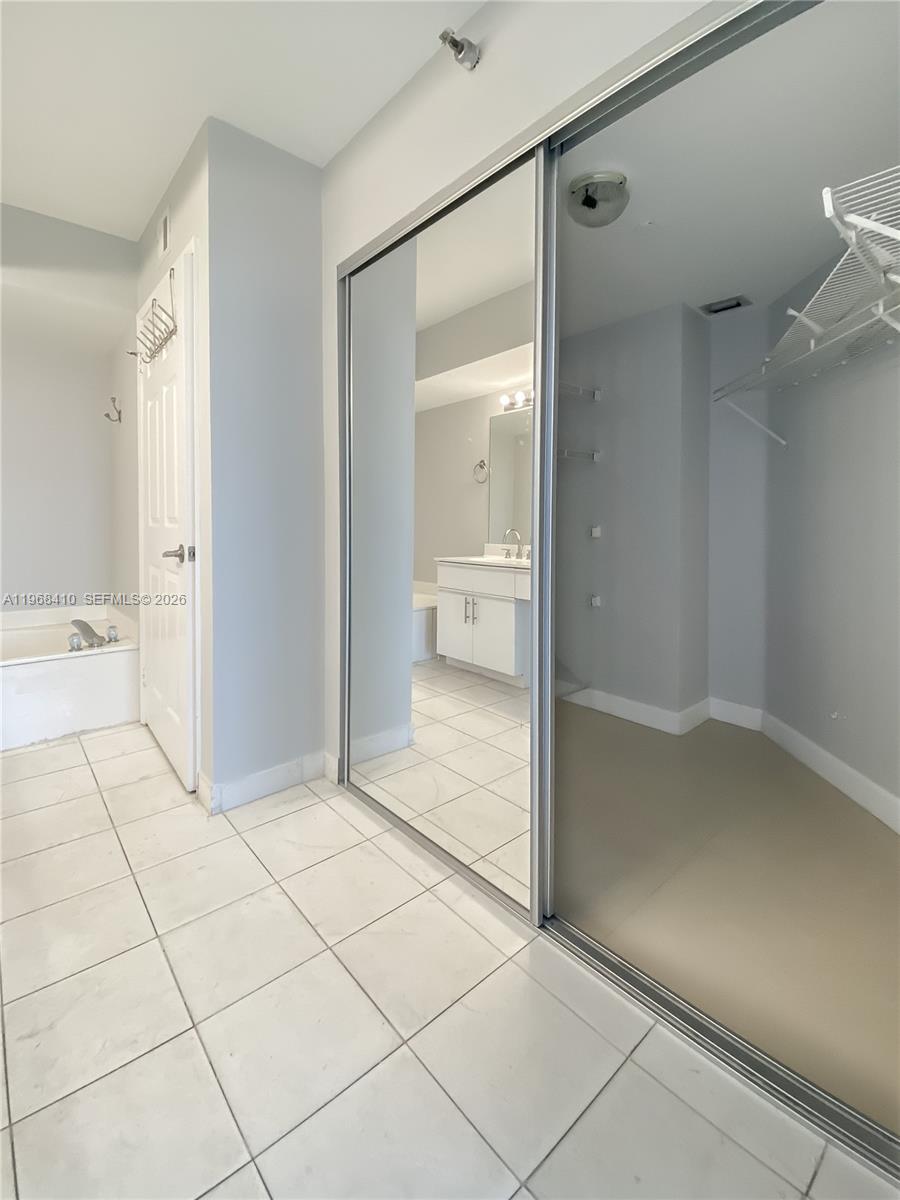 MYSTIC POINTE TOWER 600 C - Residential