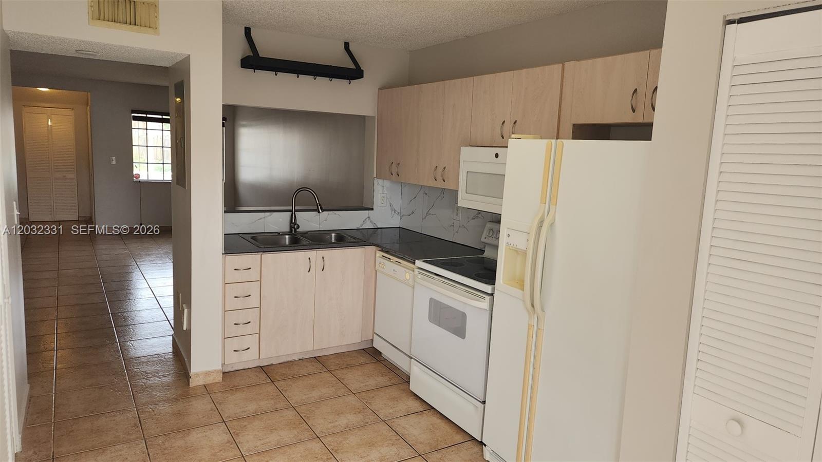 LAGO LINDO TOWNVILLAS CON - Residential