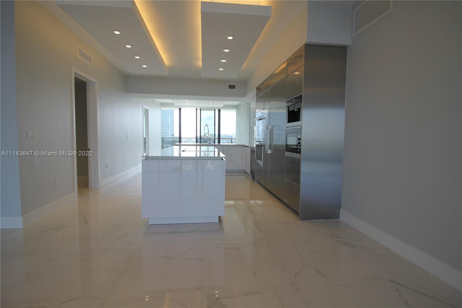 PRIVE CONDO - Residential Lease