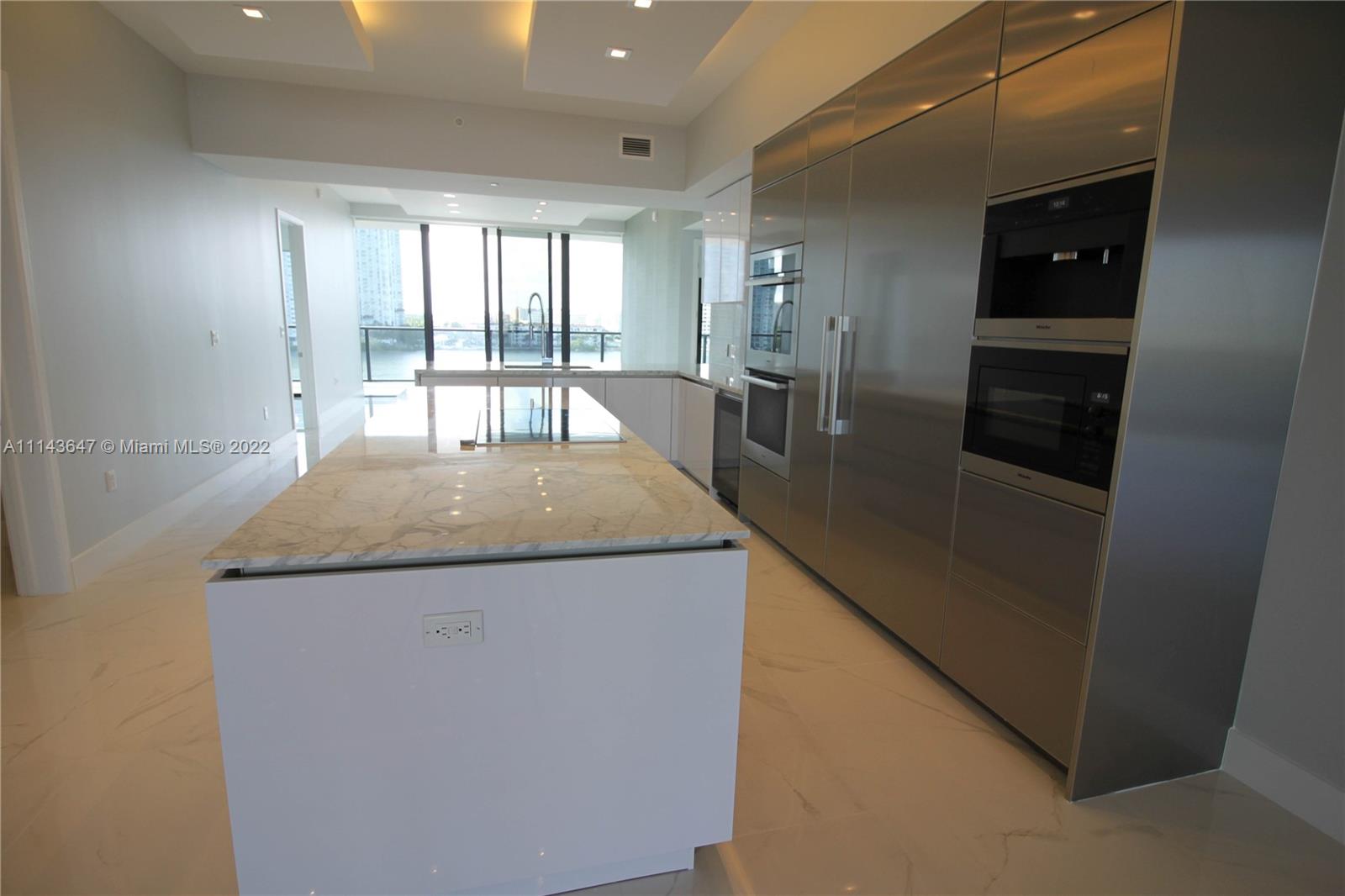 PRIVE CONDO - Residential Lease