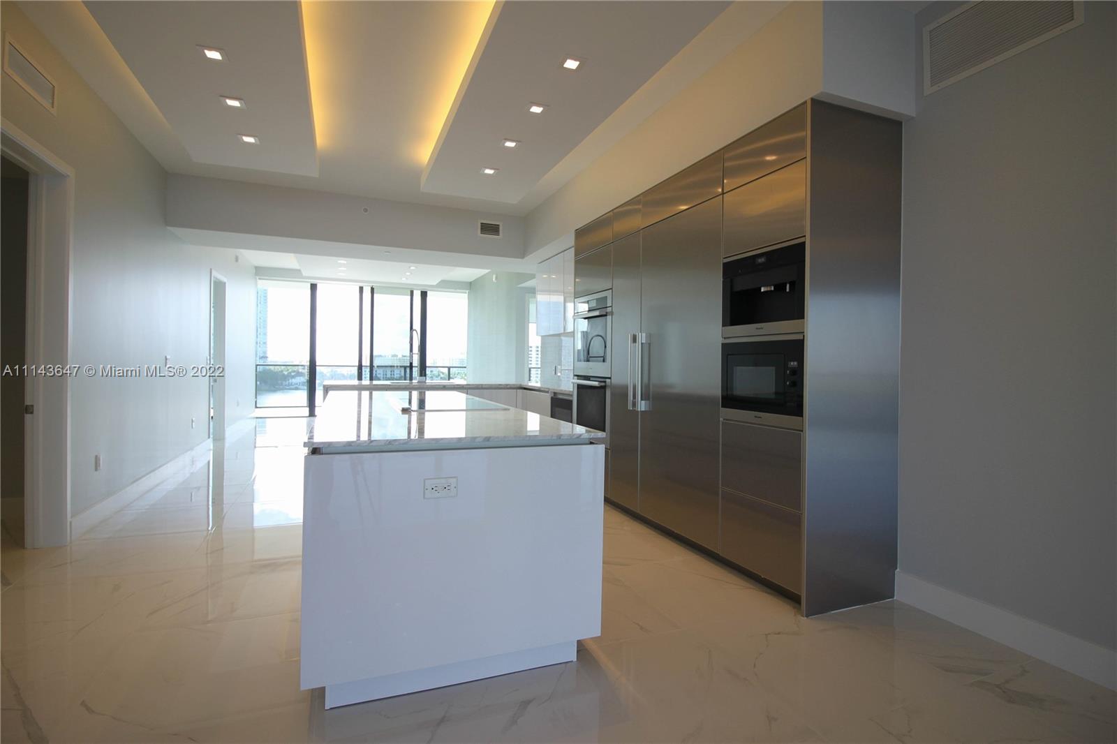 PRIVE CONDO - Residential Lease