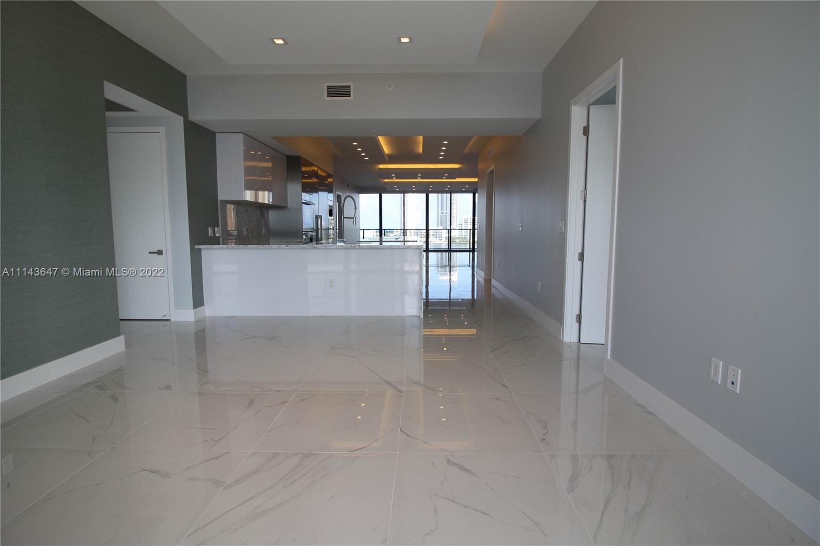 PRIVE CONDO - Residential Lease