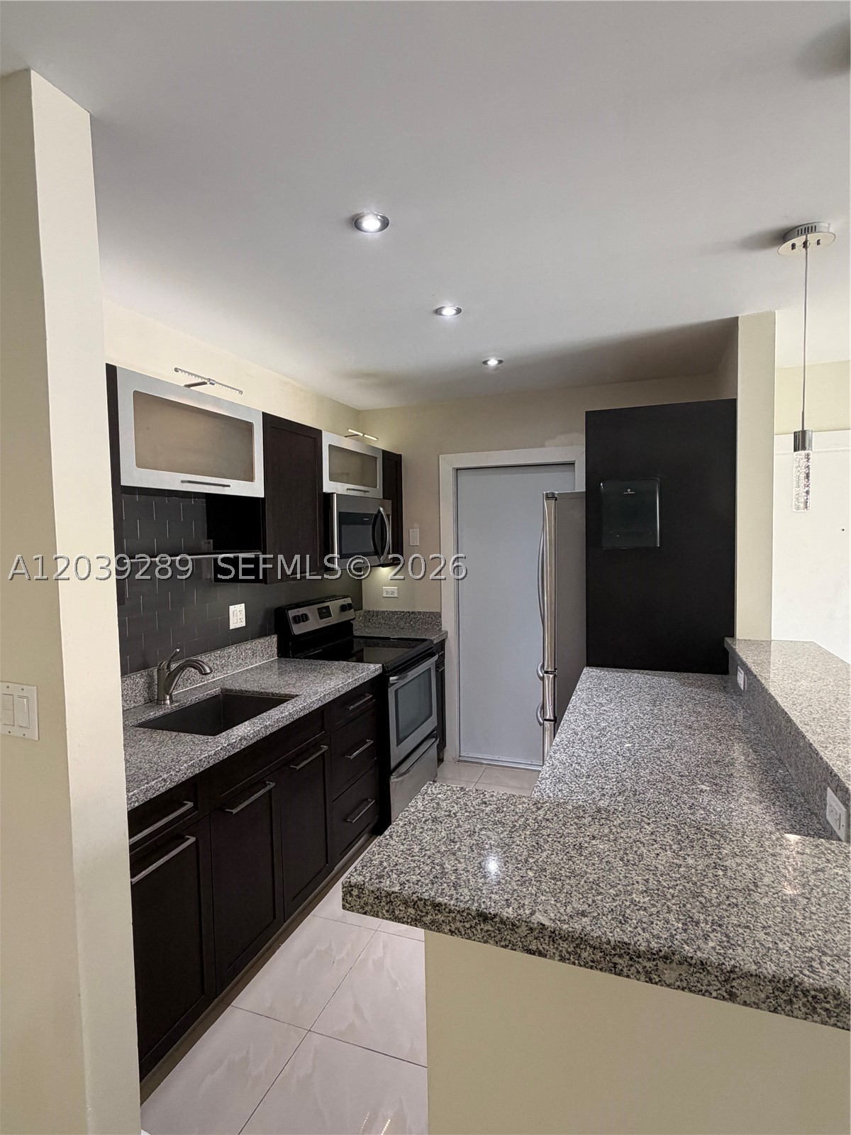 RESIDENCES @ THE FALLS CO - Residential Lease