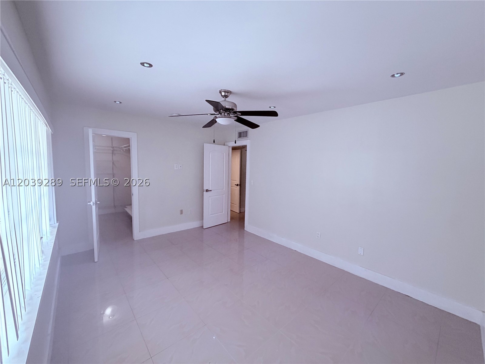 RESIDENCES @ THE FALLS CO - Residential Lease