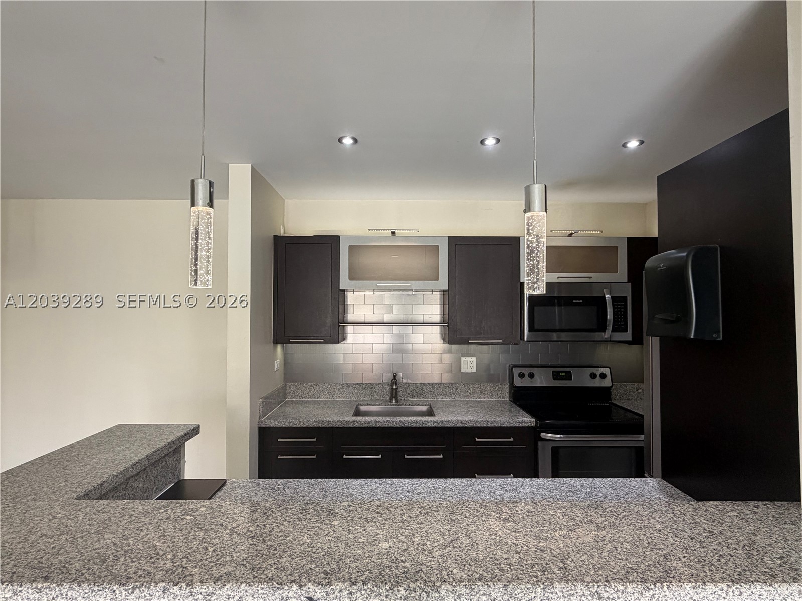 RESIDENCES @ THE FALLS CO - Residential Lease