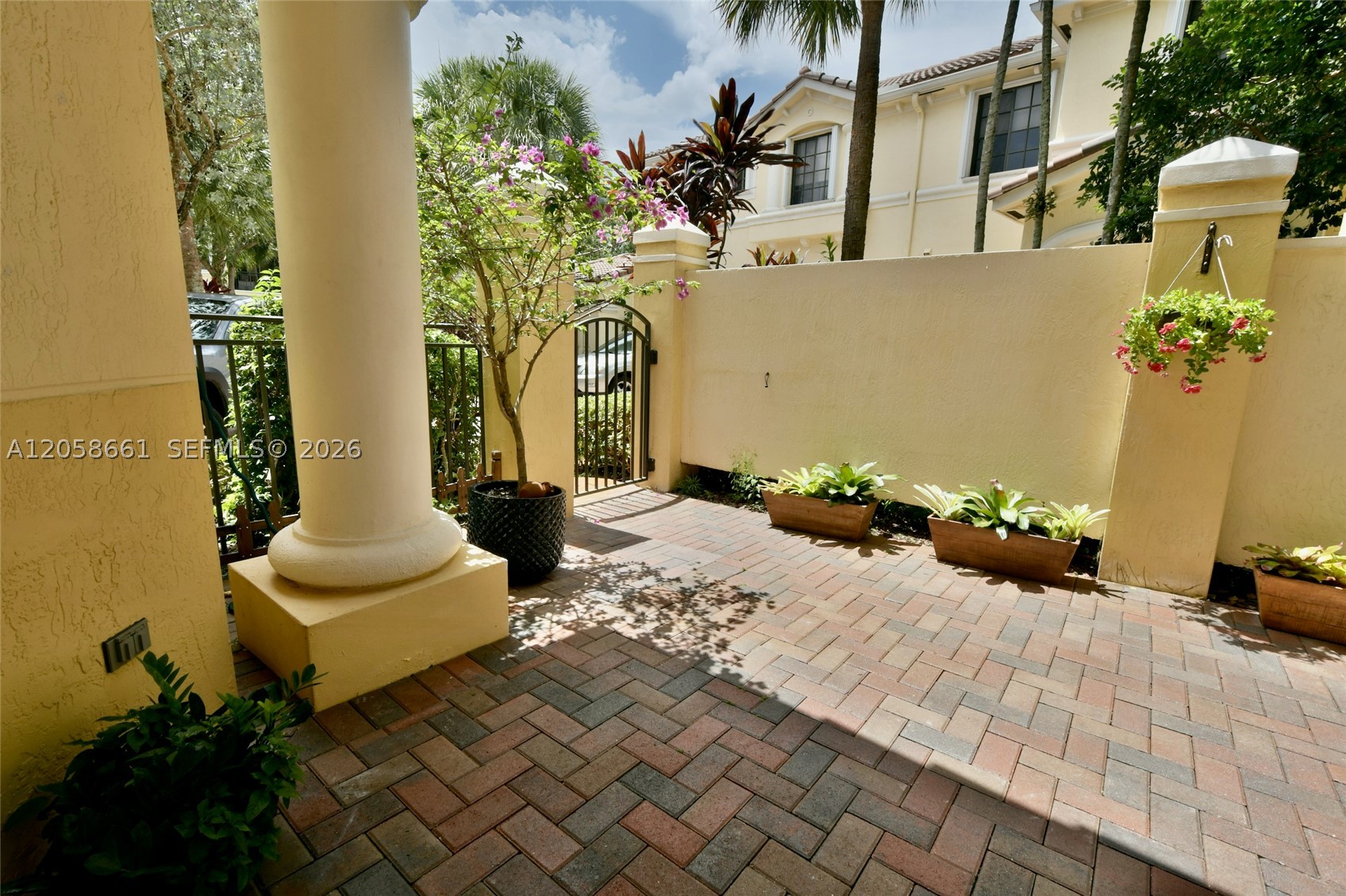 MARIPOSA POINTE AT WESTON - Residential