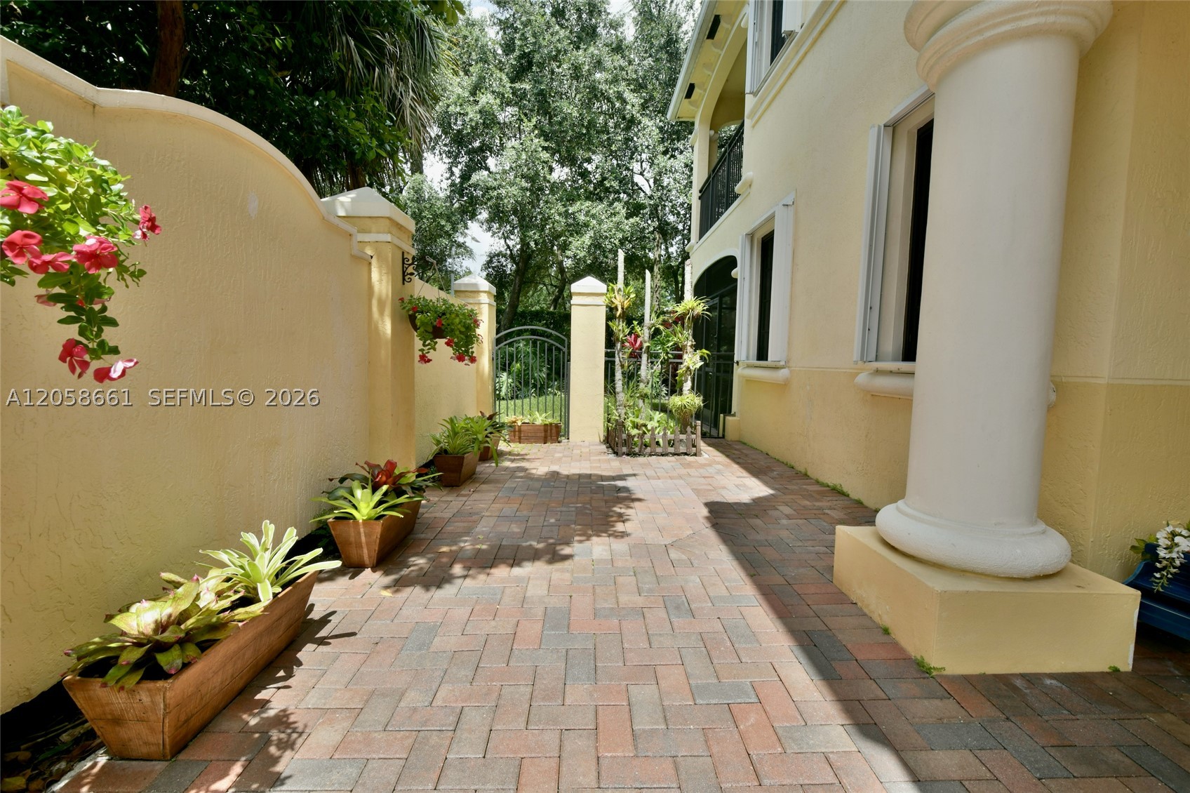 MARIPOSA POINTE AT WESTON - Residential