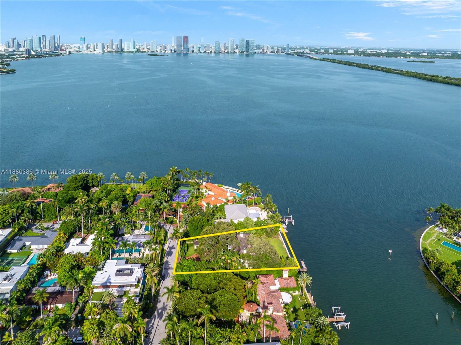 SUNSET ISLANDS-ISLAND NO - Residential