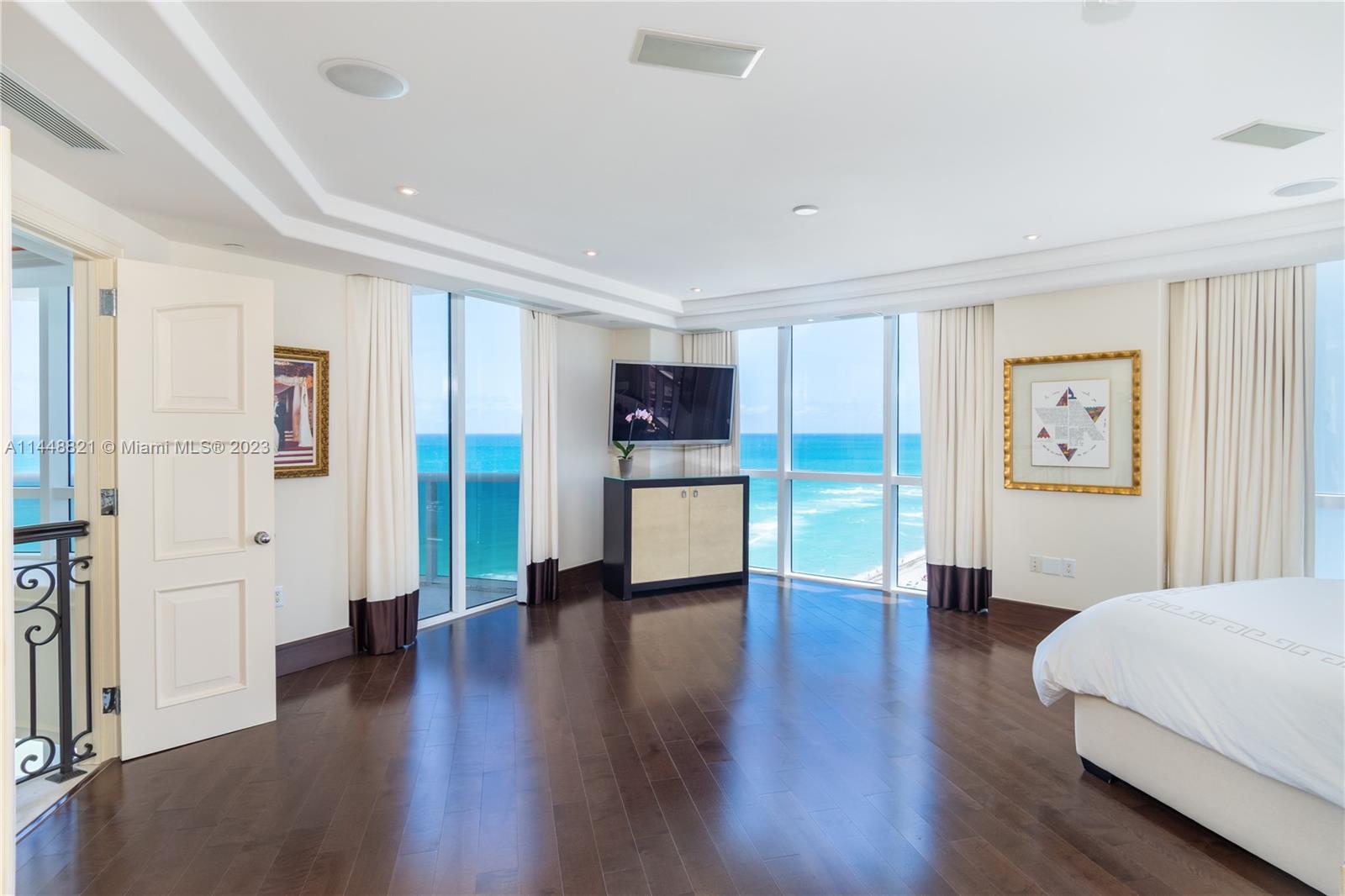 TRUMP ROYALE CONDO - Residential