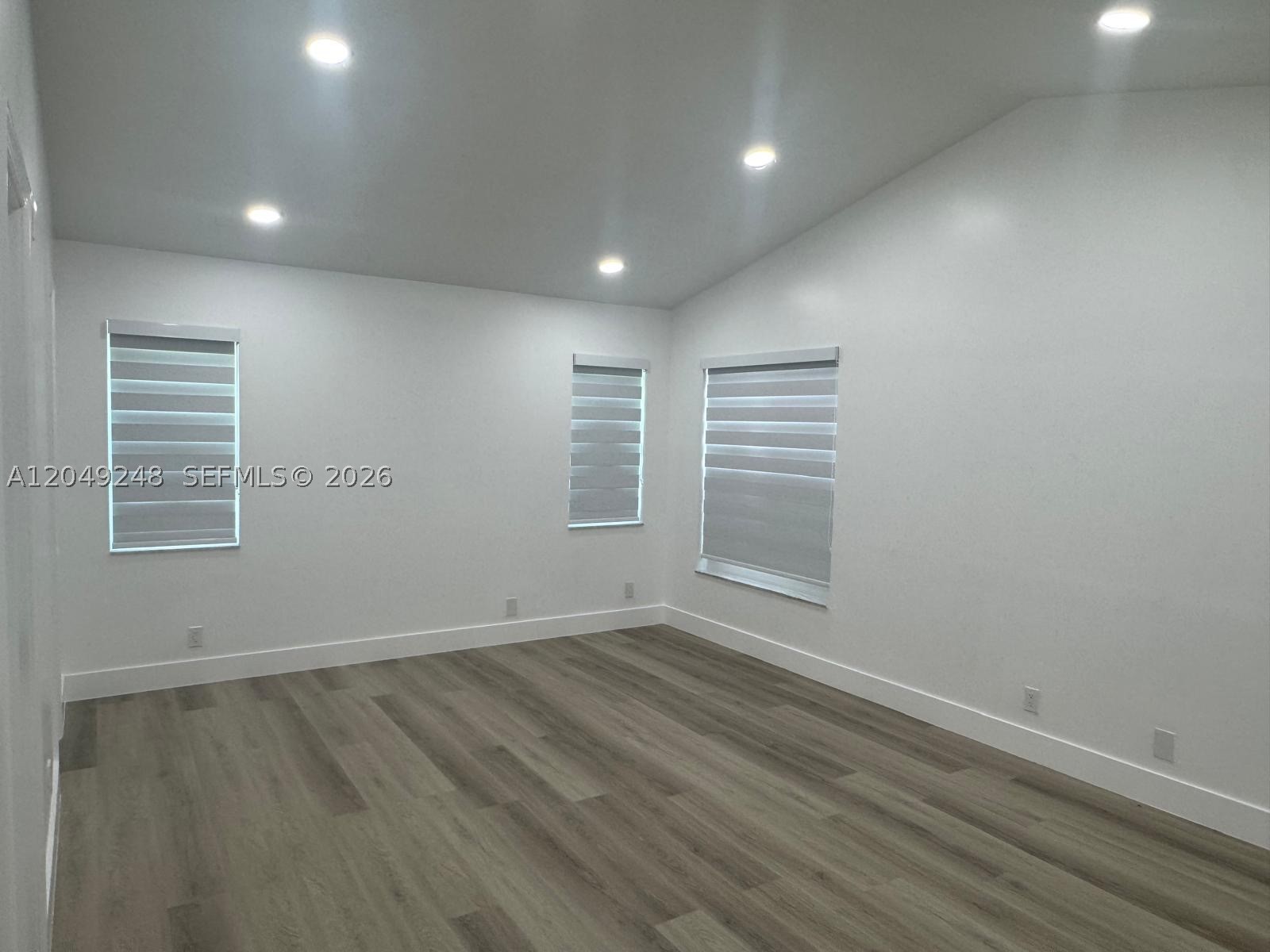 ROYAL PALM COMMUNITY - Residential