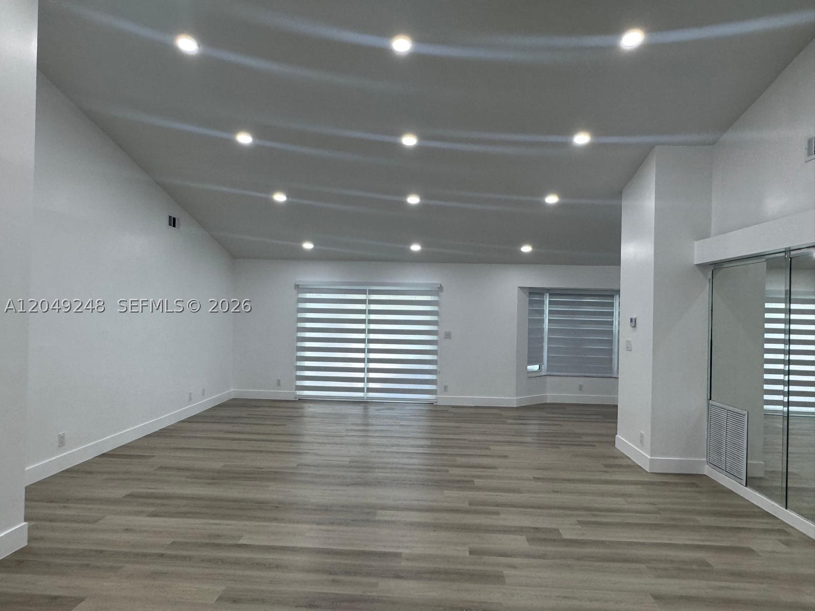 ROYAL PALM COMMUNITY - Residential