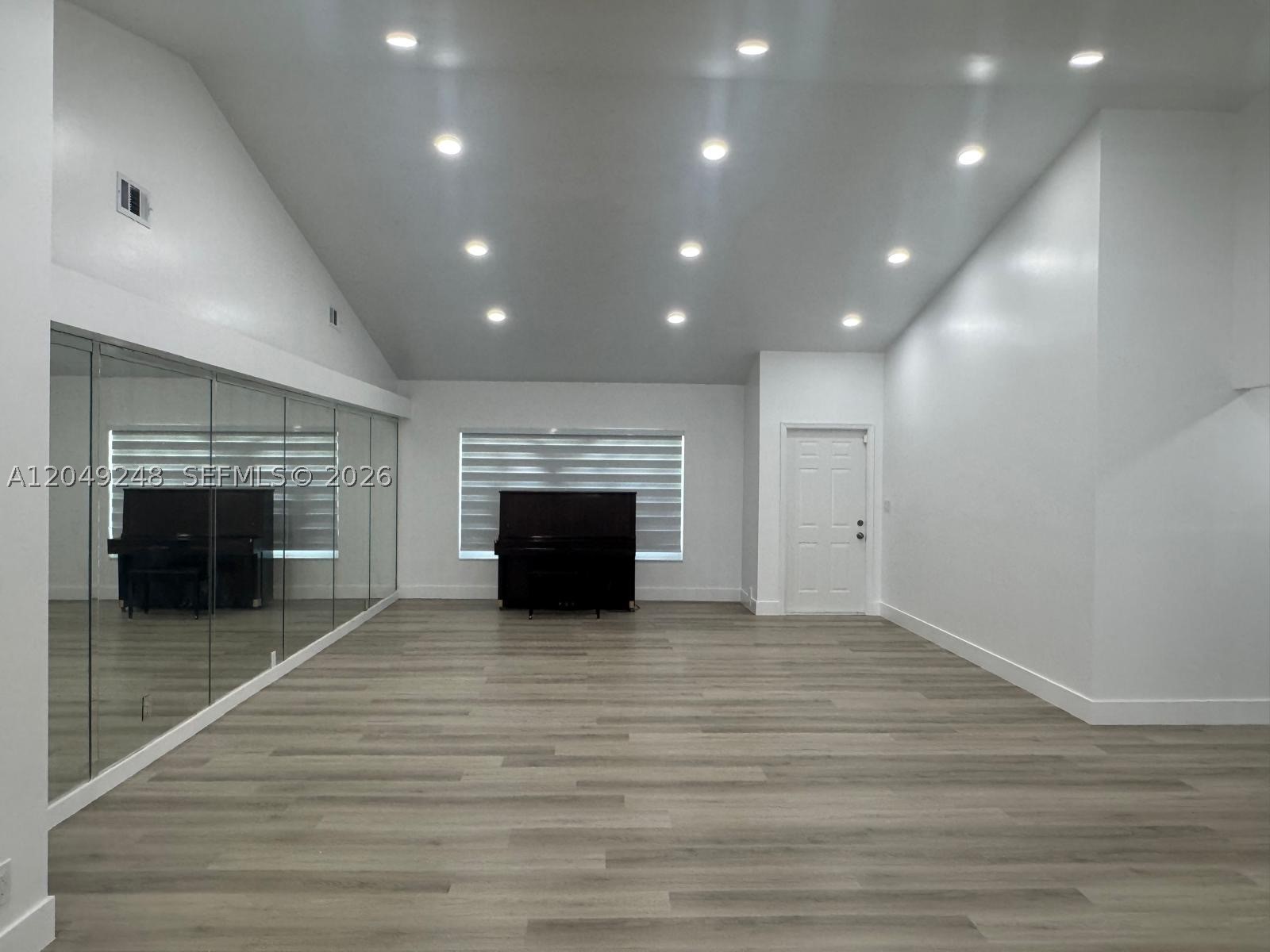 ROYAL PALM COMMUNITY - Residential