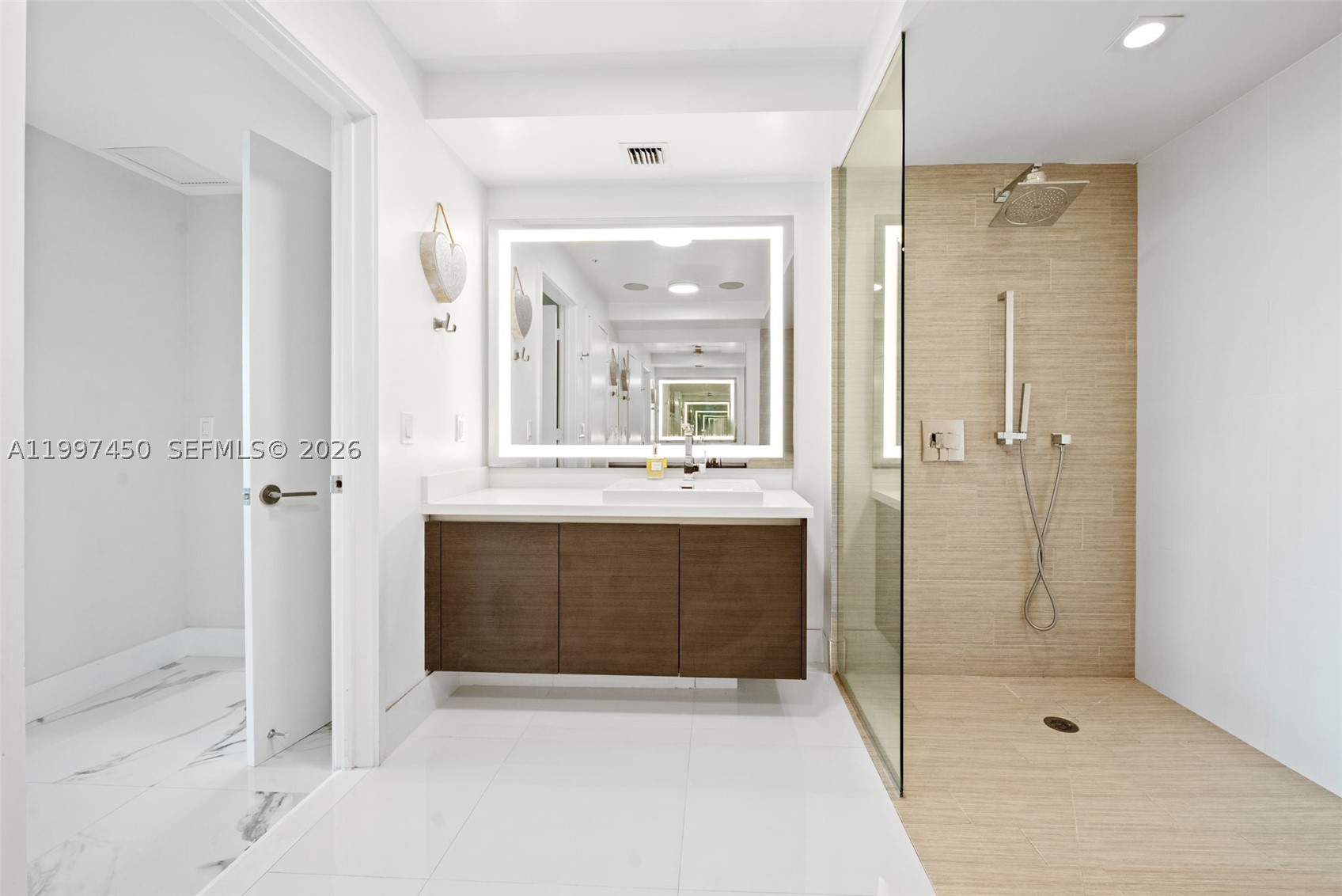 PARQUE TOWERS CONDO - Residential