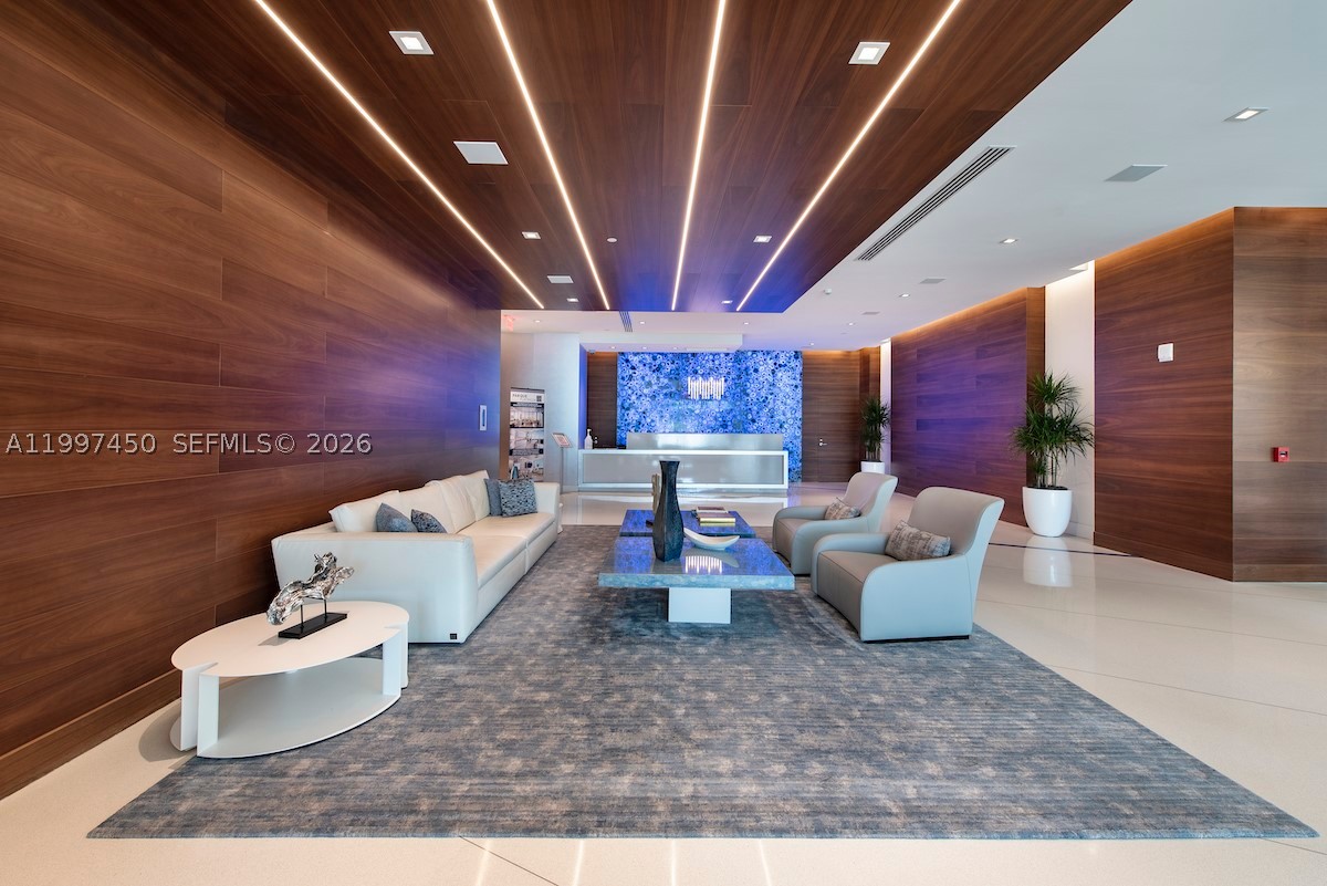 PARQUE TOWERS CONDO - Residential