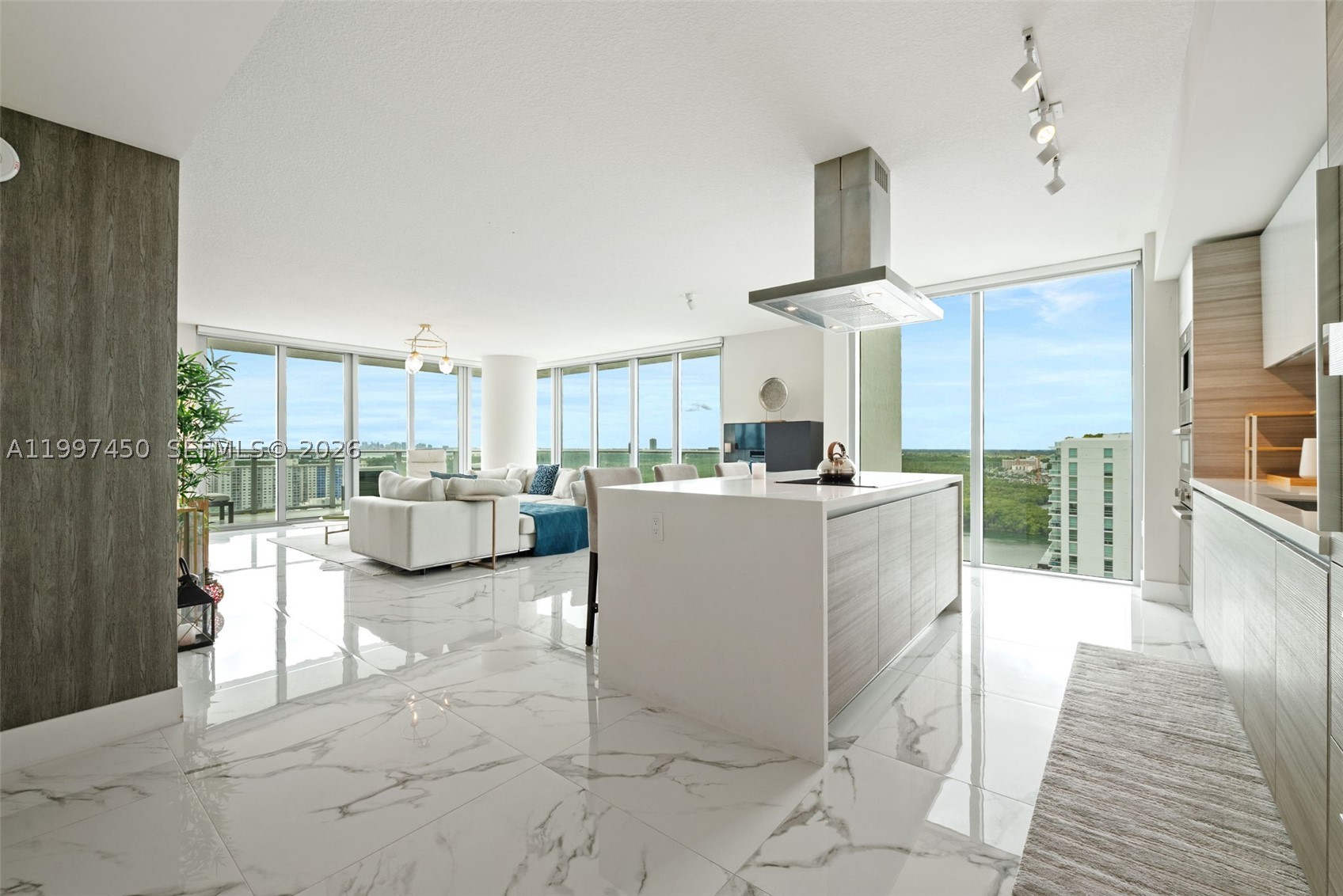 PARQUE TOWERS CONDO - Residential
