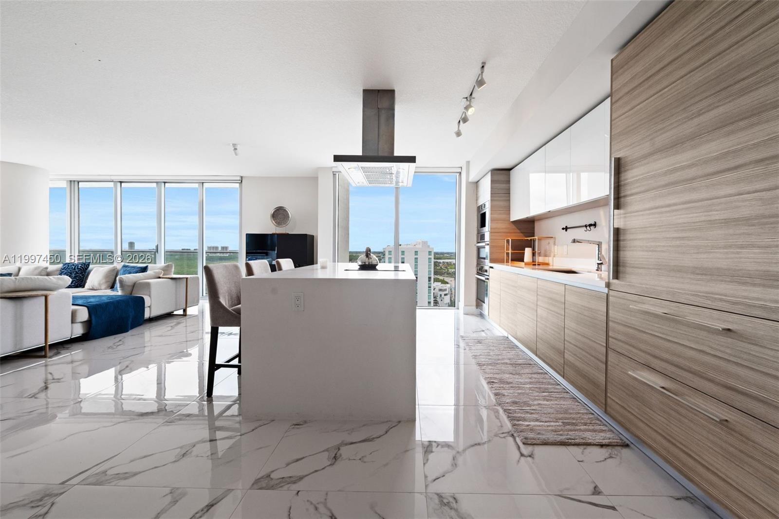 PARQUE TOWERS CONDO - Residential