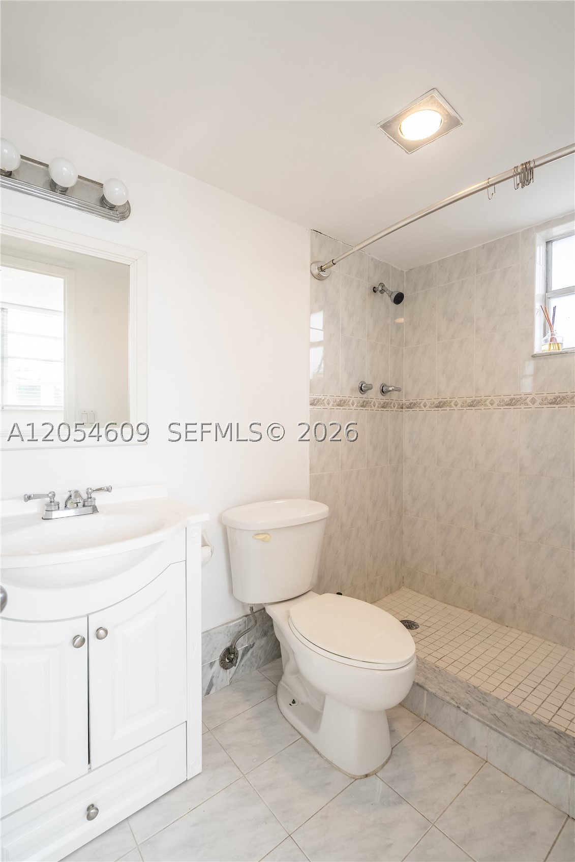 BYRON GARDENS CONDO - Residential