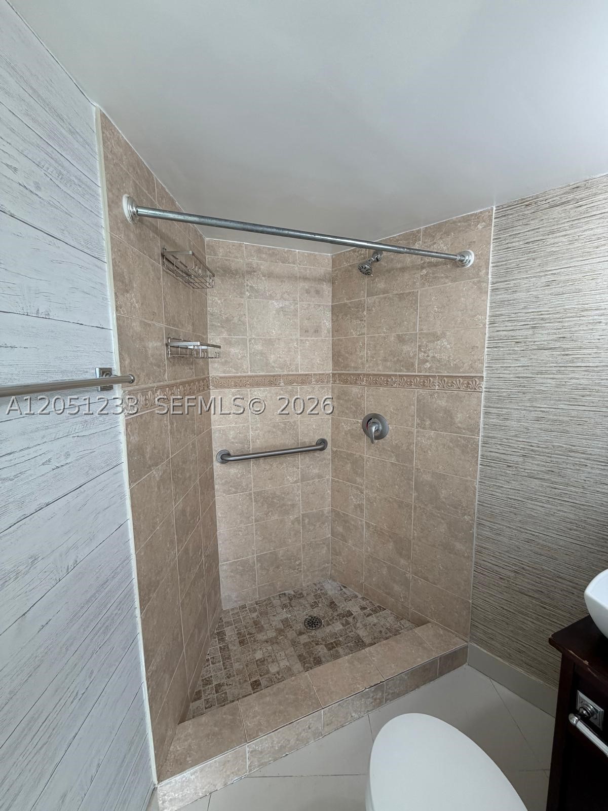OCTAGON TOWERS I CONDO - Residential Lease