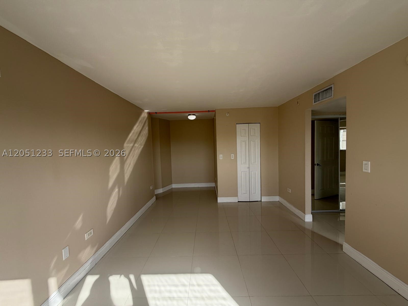 OCTAGON TOWERS I CONDO - Residential Lease