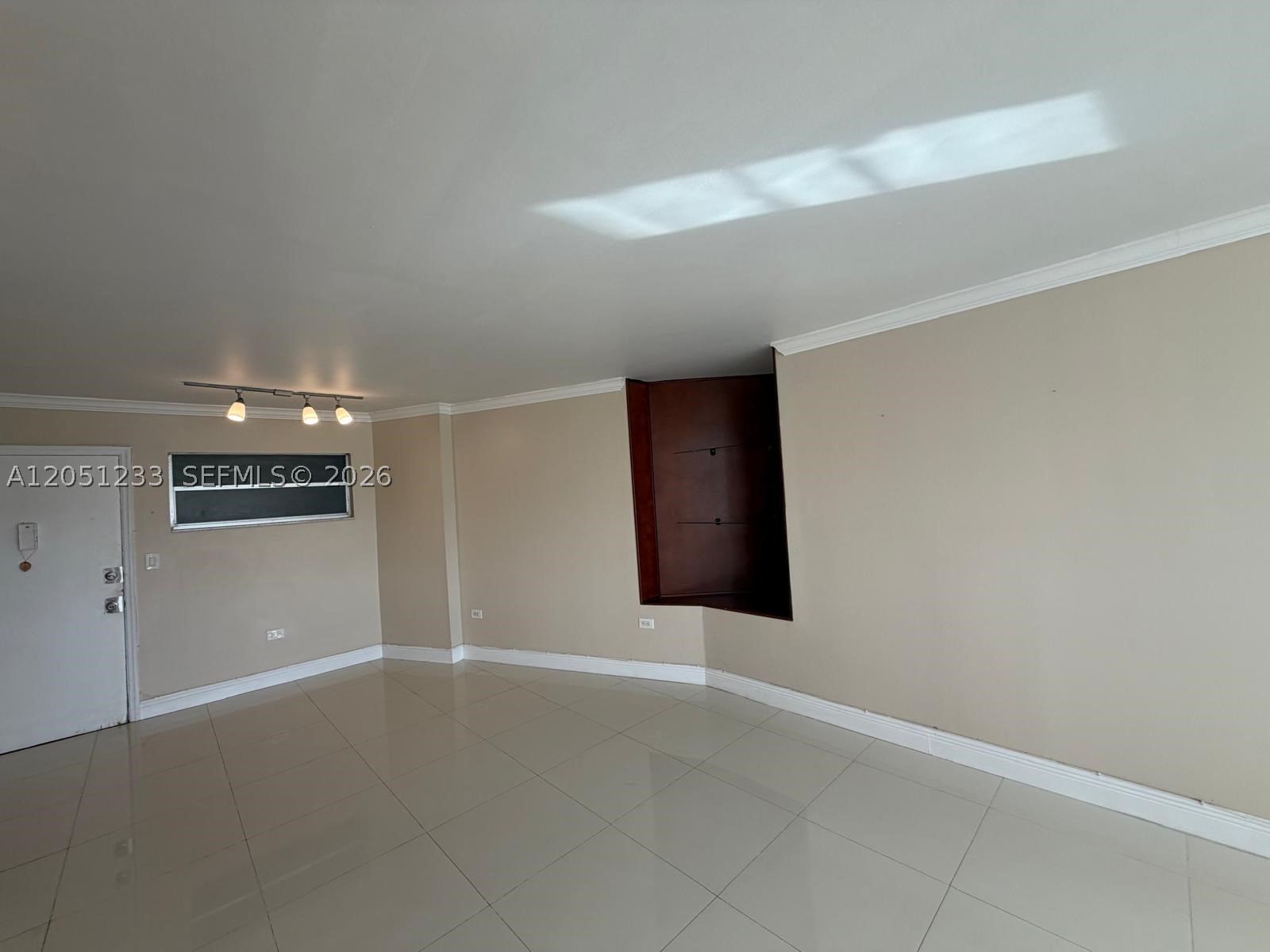 OCTAGON TOWERS I CONDO - Residential Lease