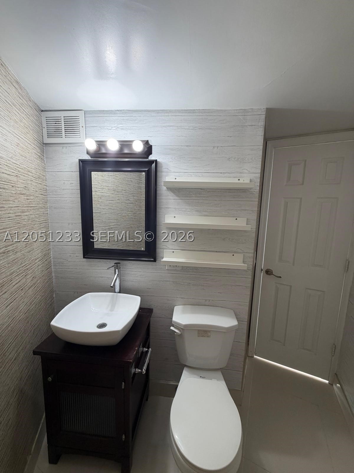 OCTAGON TOWERS I CONDO - Residential Lease