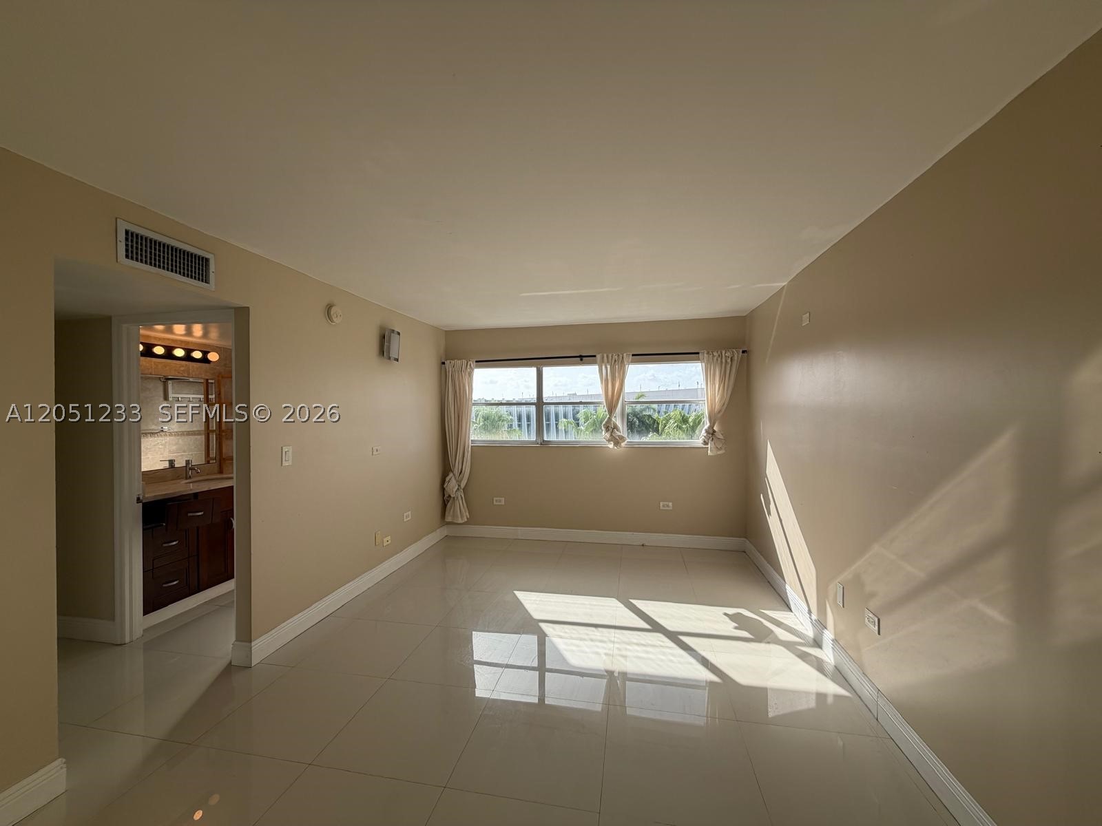 OCTAGON TOWERS I CONDO - Residential Lease