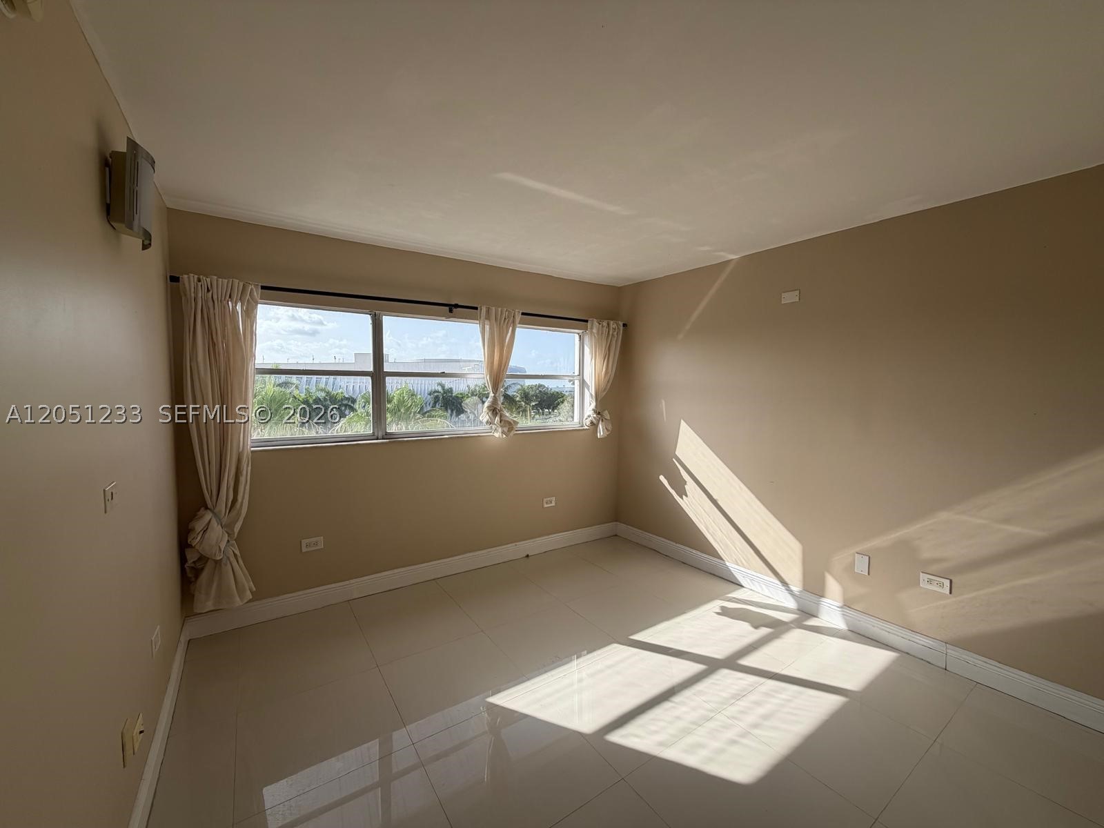 OCTAGON TOWERS I CONDO - Residential Lease