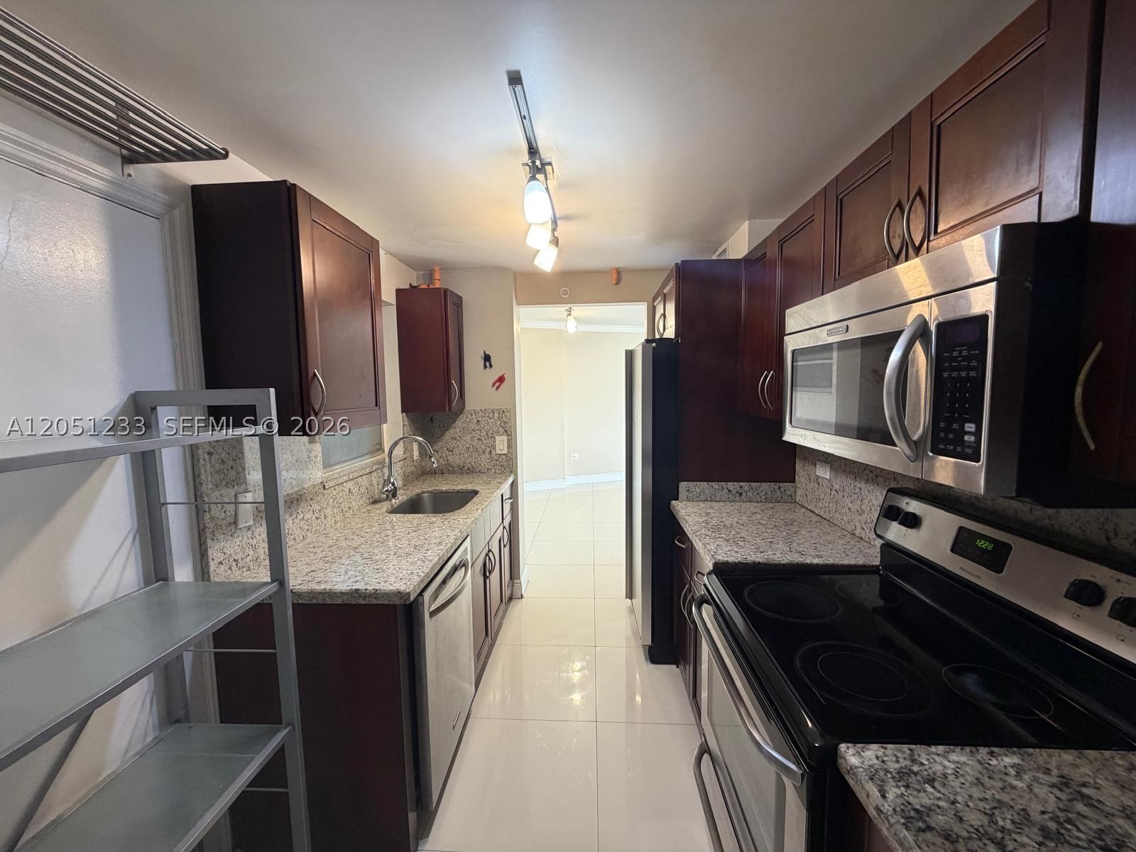 OCTAGON TOWERS I CONDO - Residential Lease