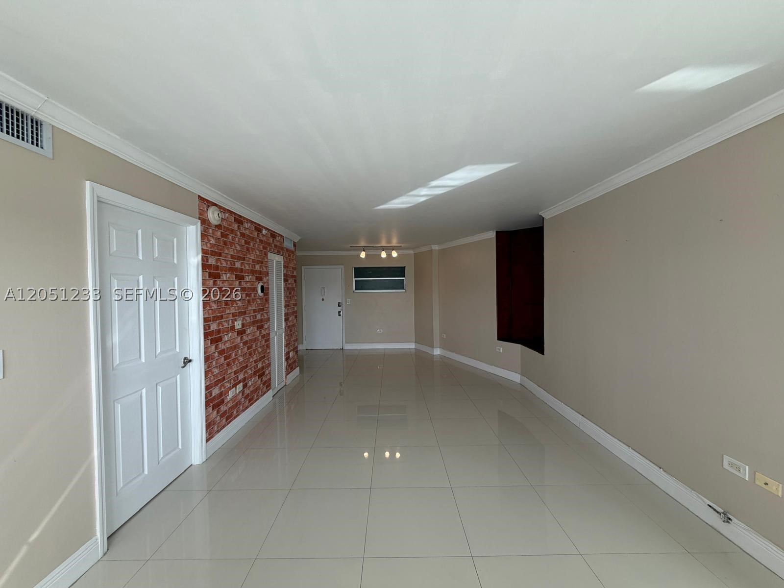 OCTAGON TOWERS I CONDO - Residential Lease