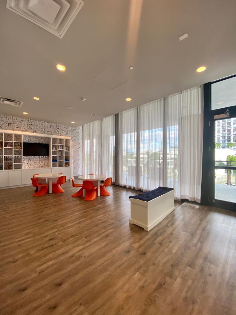 5300 PASEO CONDO - Residential