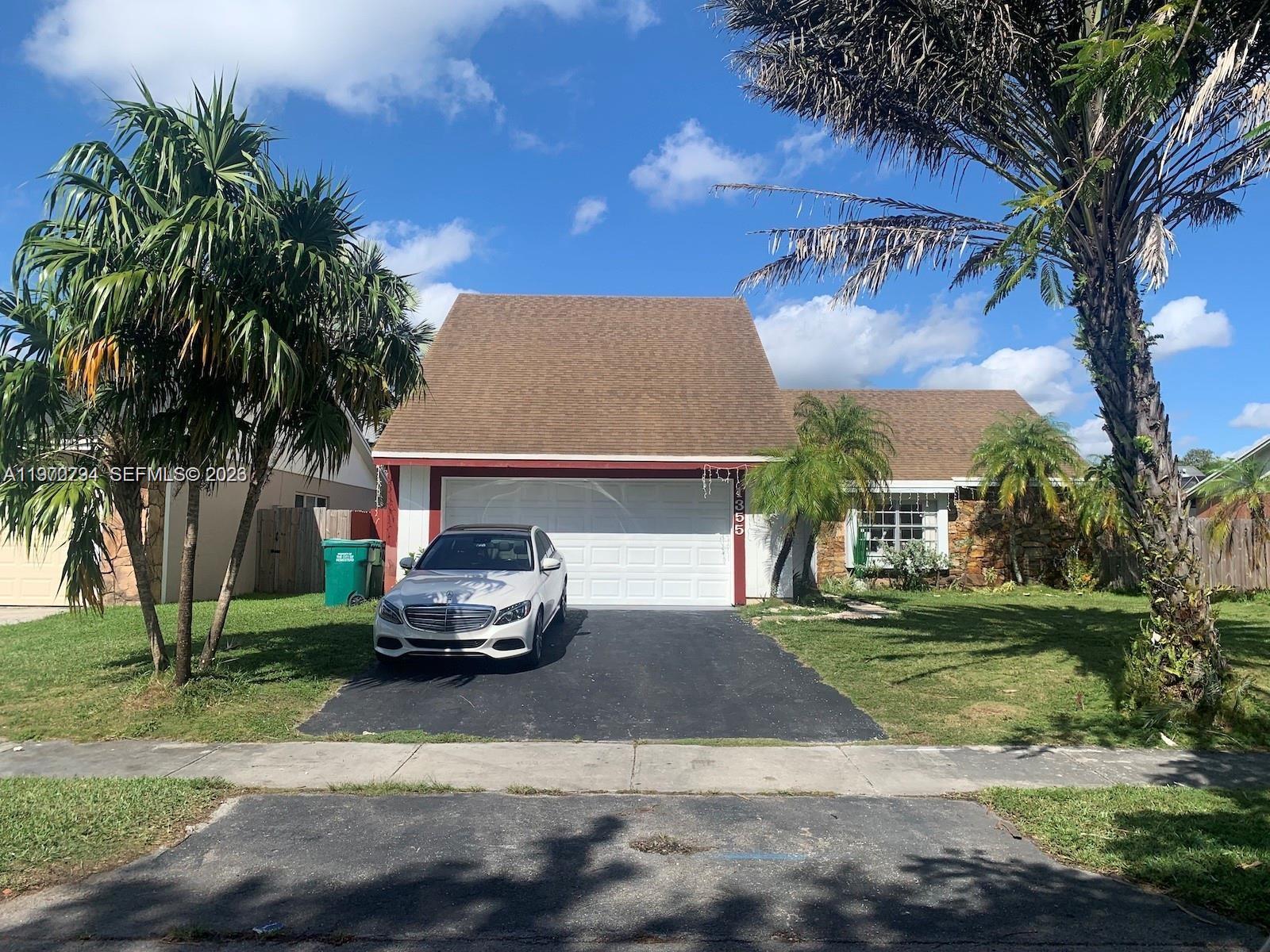 BEAUTIFUL SINGLE FAMILY HOME, NEW FLOORS THRU-OUT 3 BEDROOMS 2 MASTERS A MUST SEE HOME IS READY TO MOVE IN. 2 CAR GARAGE. CENTRALLY LOCATED NEAR SCHOOLS SHOPPING AND MORE. CALL LISTING AGENT