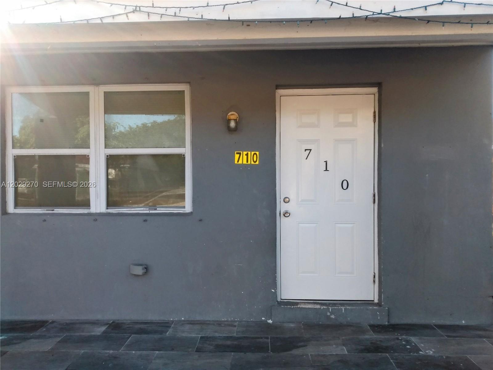 NORTH PALM BCH 4 - Residential Lease