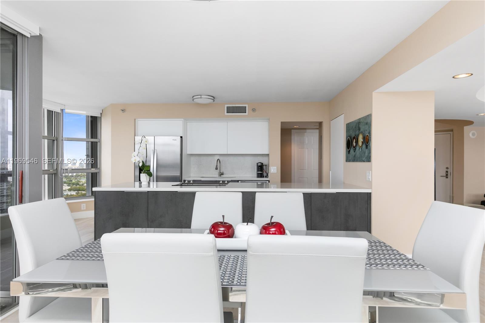 MYSTIC POINTE TOWER 400 C - Residential
