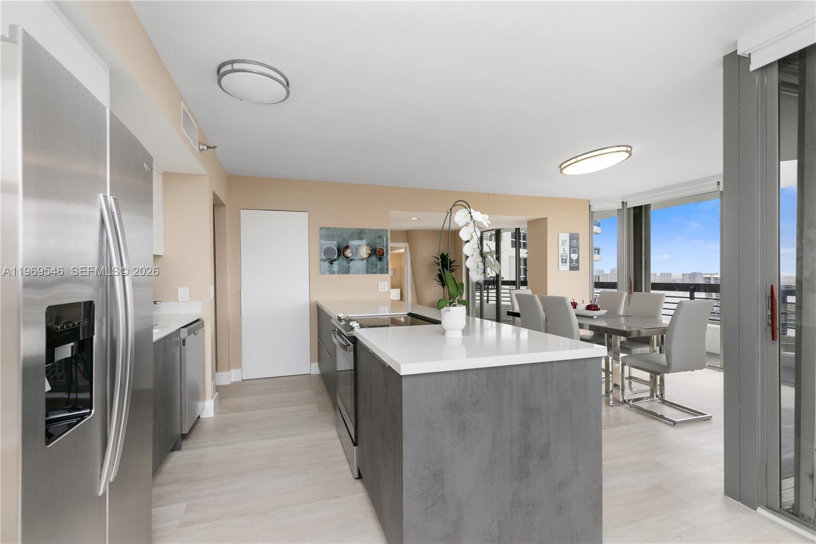 MYSTIC POINTE TOWER 400 C - Residential