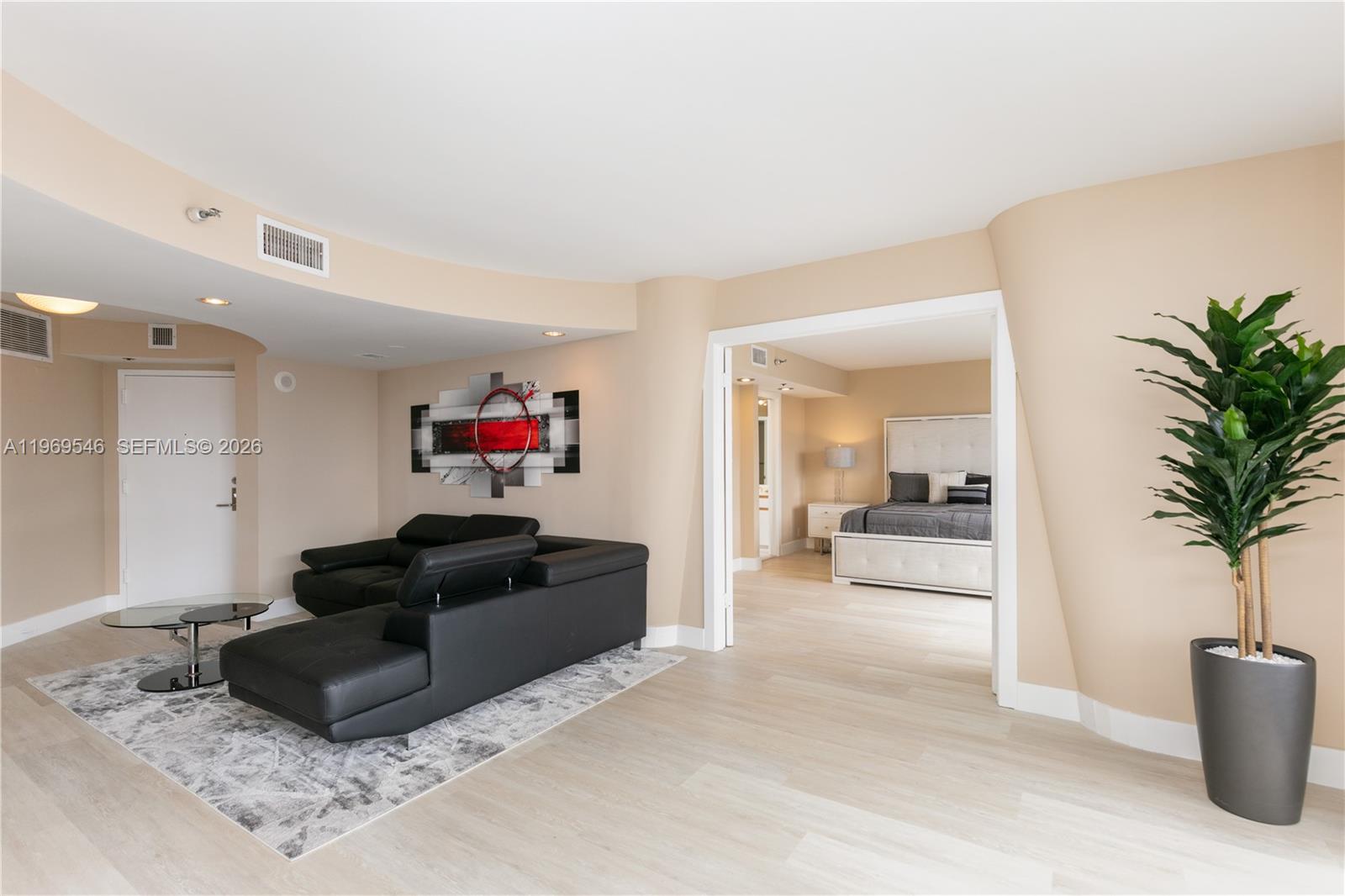 MYSTIC POINTE TOWER 400 C - Residential