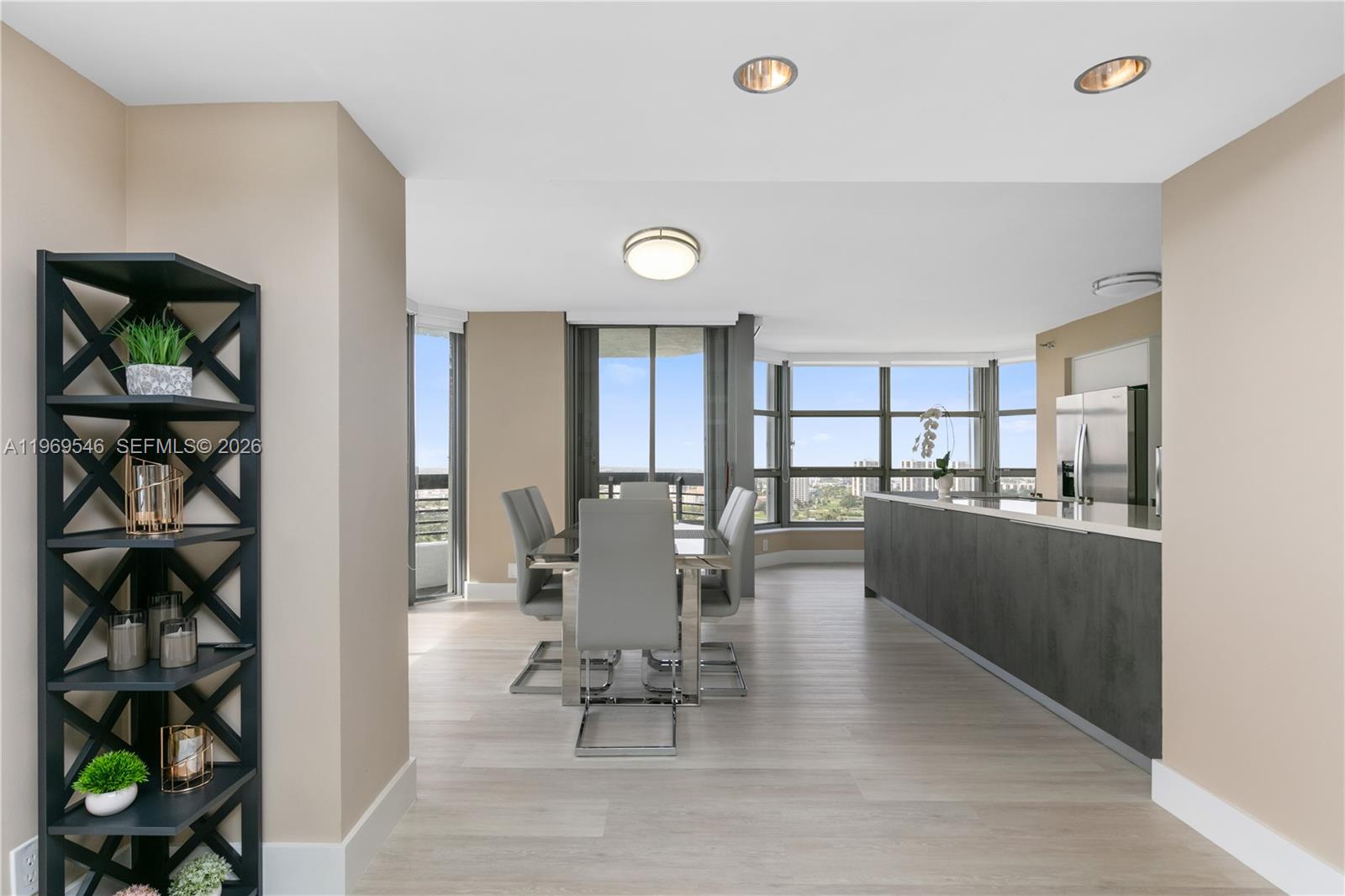 MYSTIC POINTE TOWER 400 C - Residential
